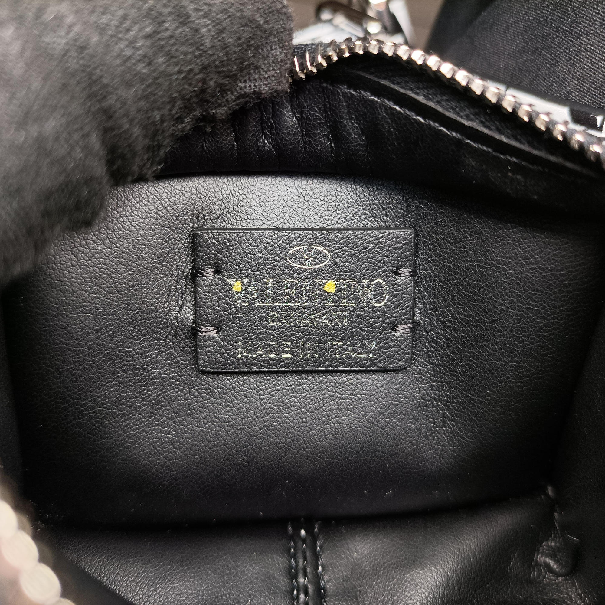 Secondhand Valentino VLTN Logo White x Black Leather  bum bag/waist bag | stylenewstar
