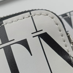 Secondhand Valentino VLTN Logo White x Black Leather  bum bag/waist bag | stylenewstar