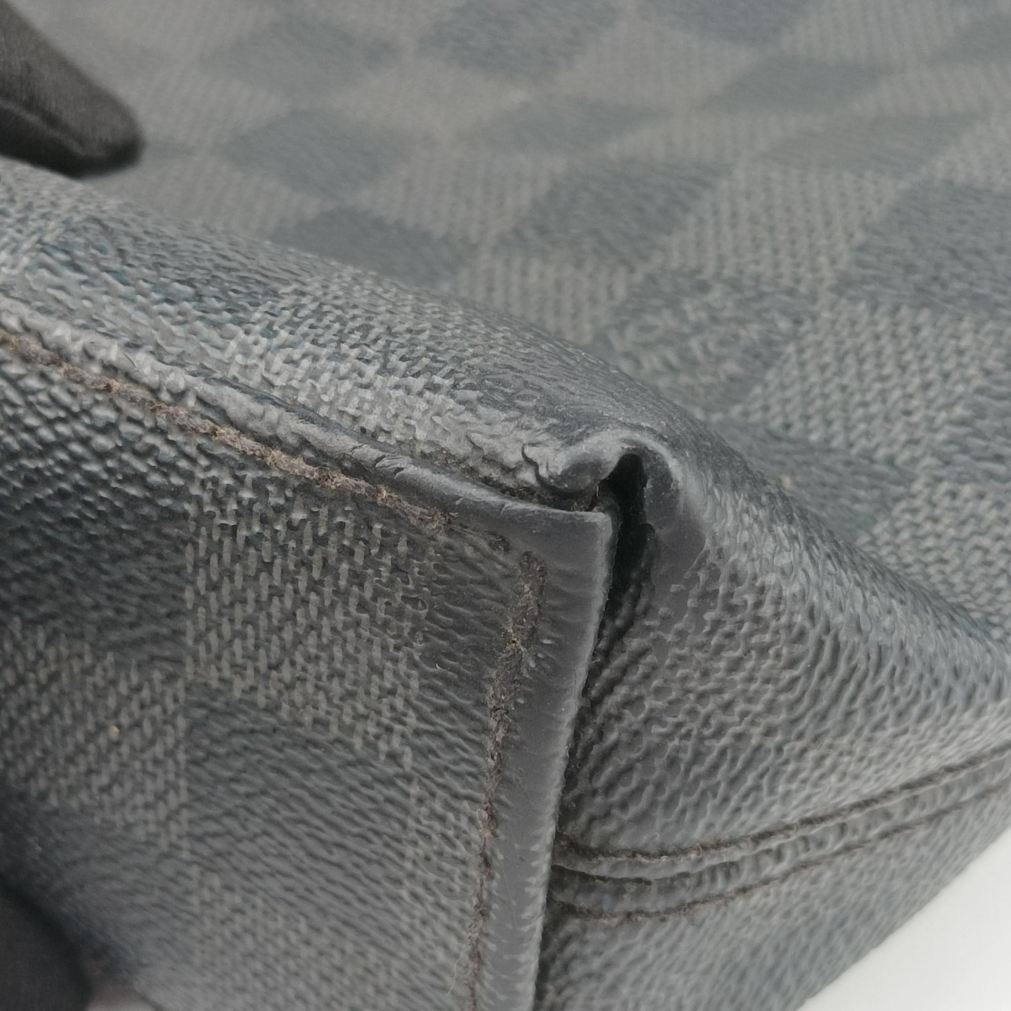Pre-owned Louis Vuitton Porte Documents Jour Noir Damier Graphite N48224 handbag | stylenewstar