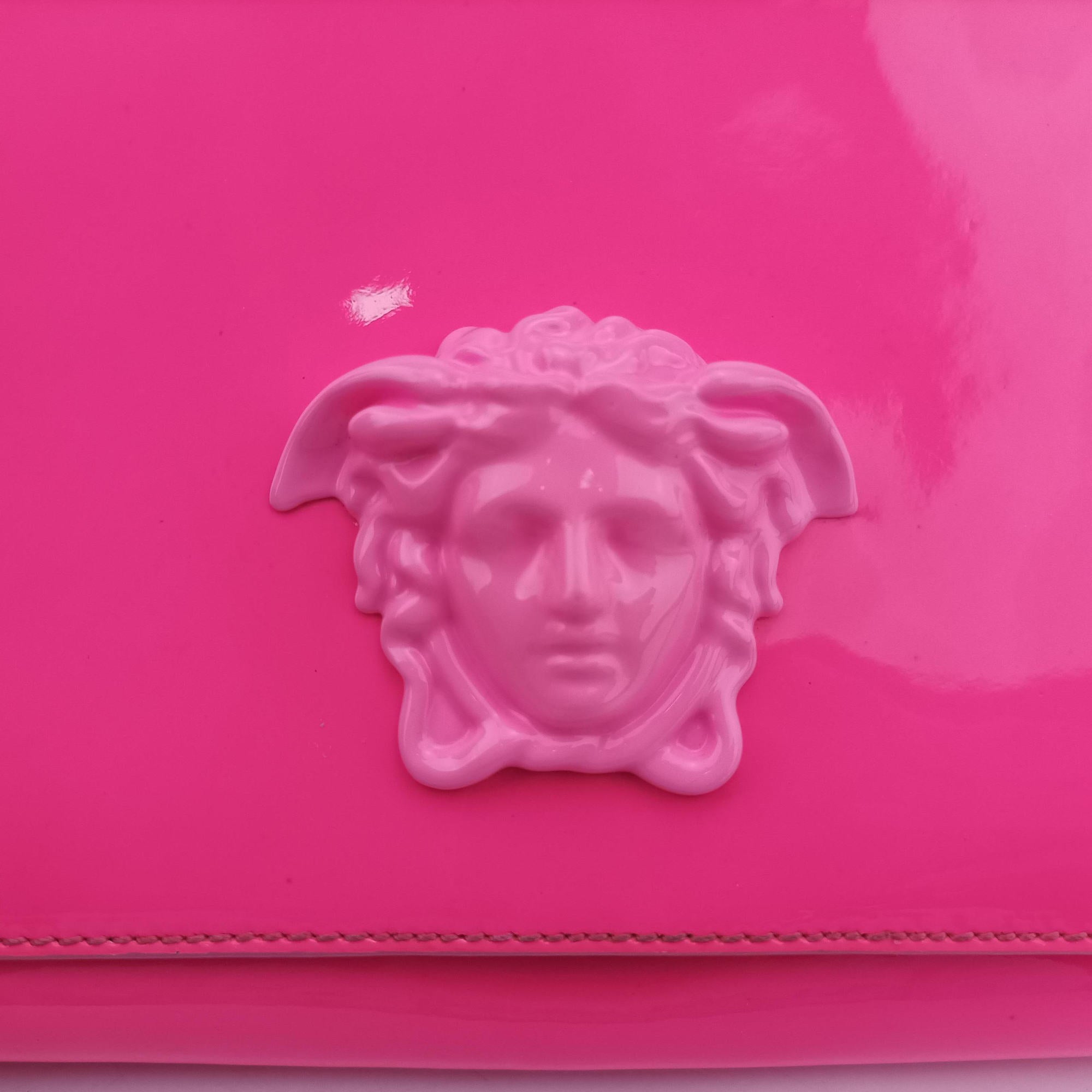 Secondhand VERSACE Medusa Rose Patent  clutchbag | stylenewstar