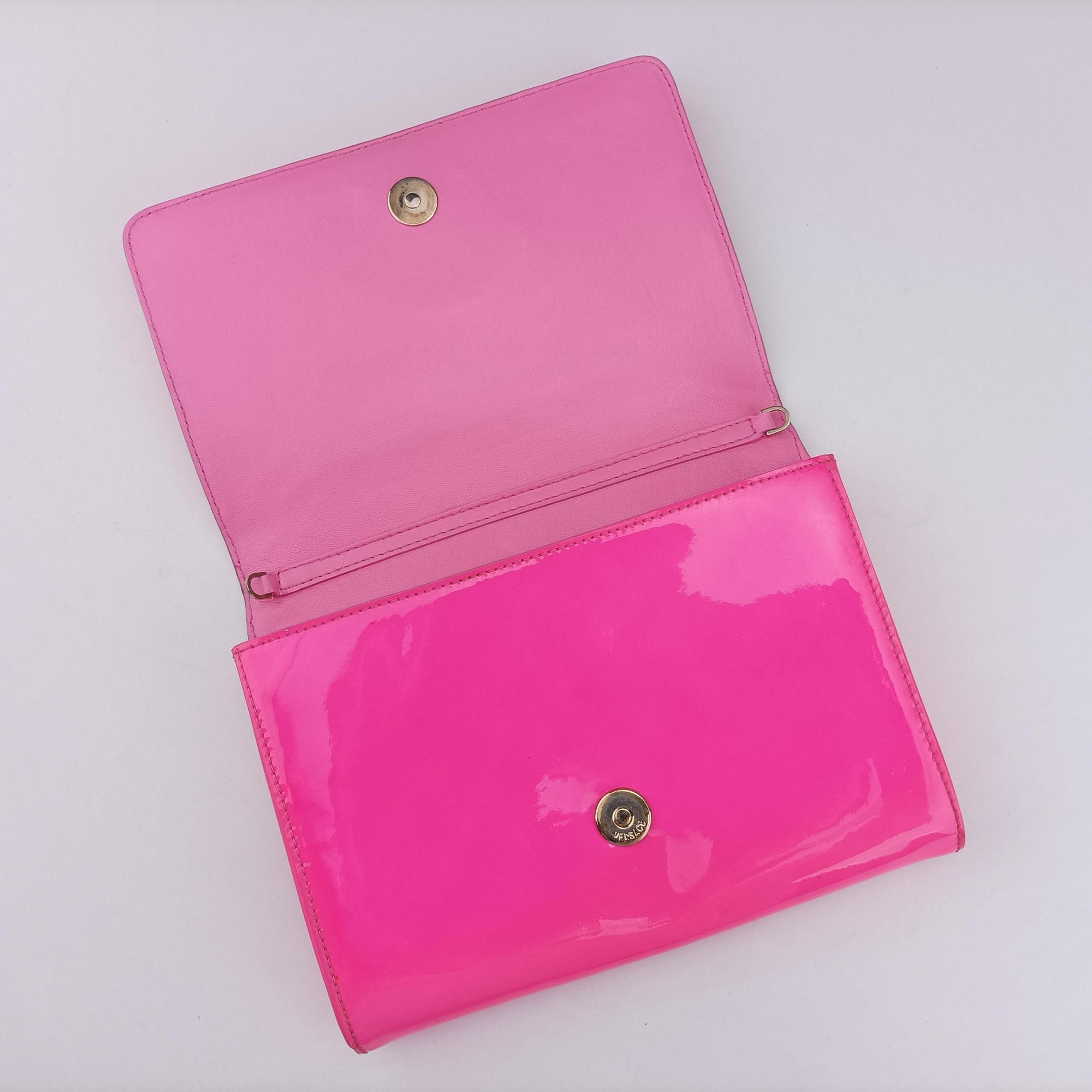 Secondhand VERSACE Medusa Rose Patent  clutchbag | stylenewstar