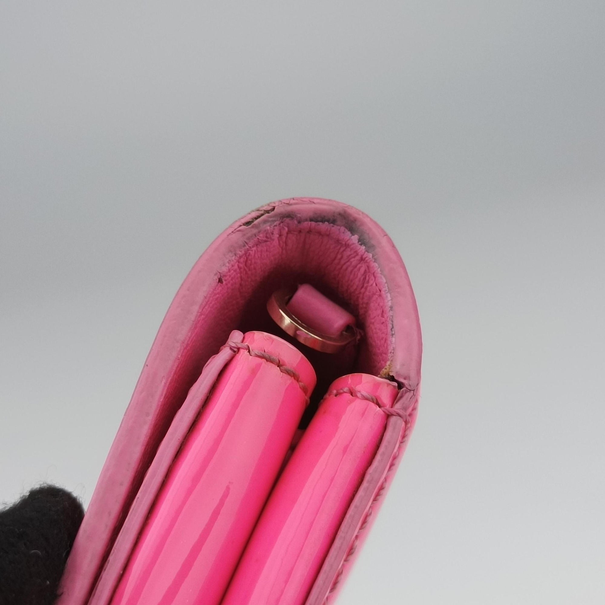 Secondhand VERSACE Medusa Rose Patent  clutchbag | stylenewstar