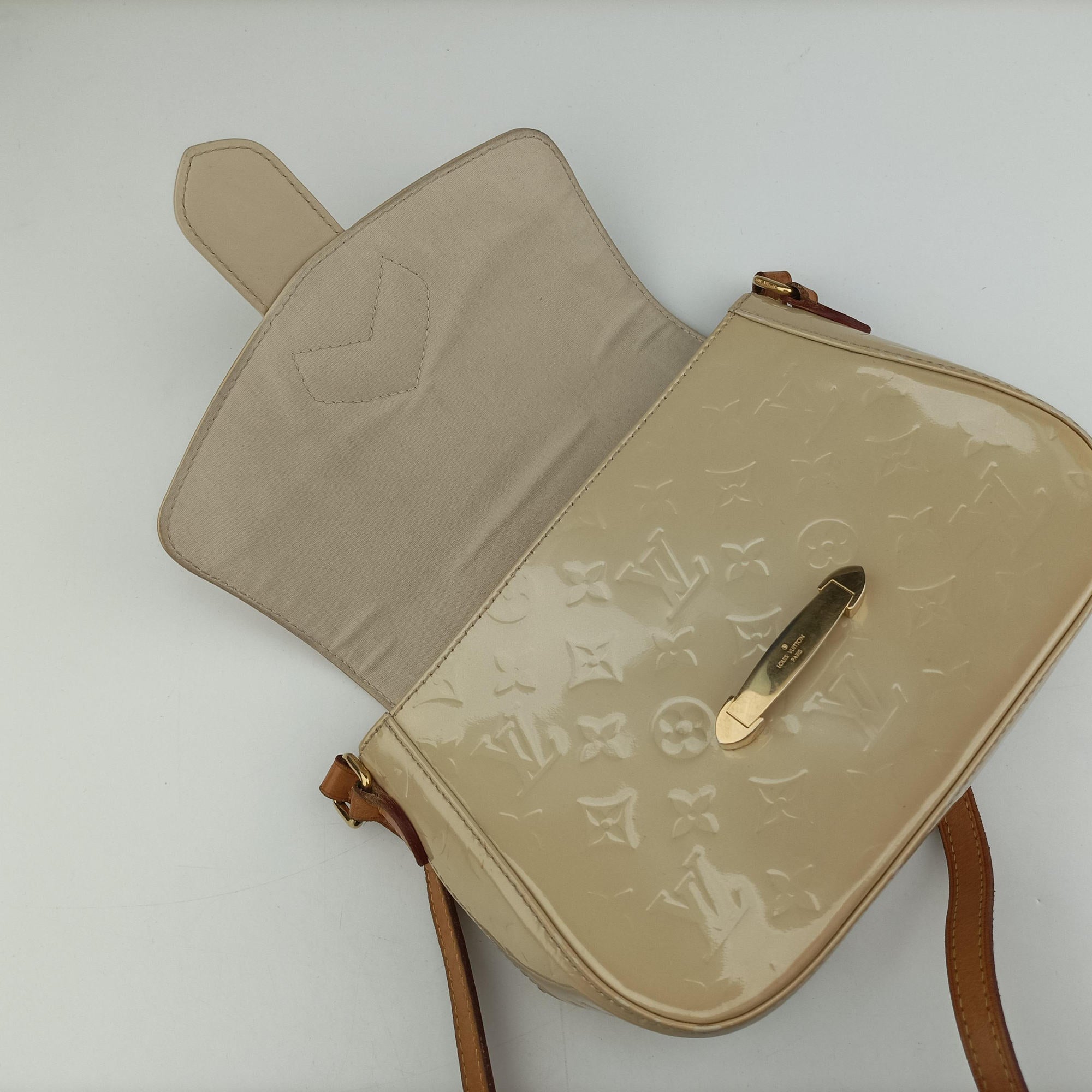 Pre-owned Louis Vuitton Bellflower PM Beige Vernis M91731 shoulderbag | stylenewstar