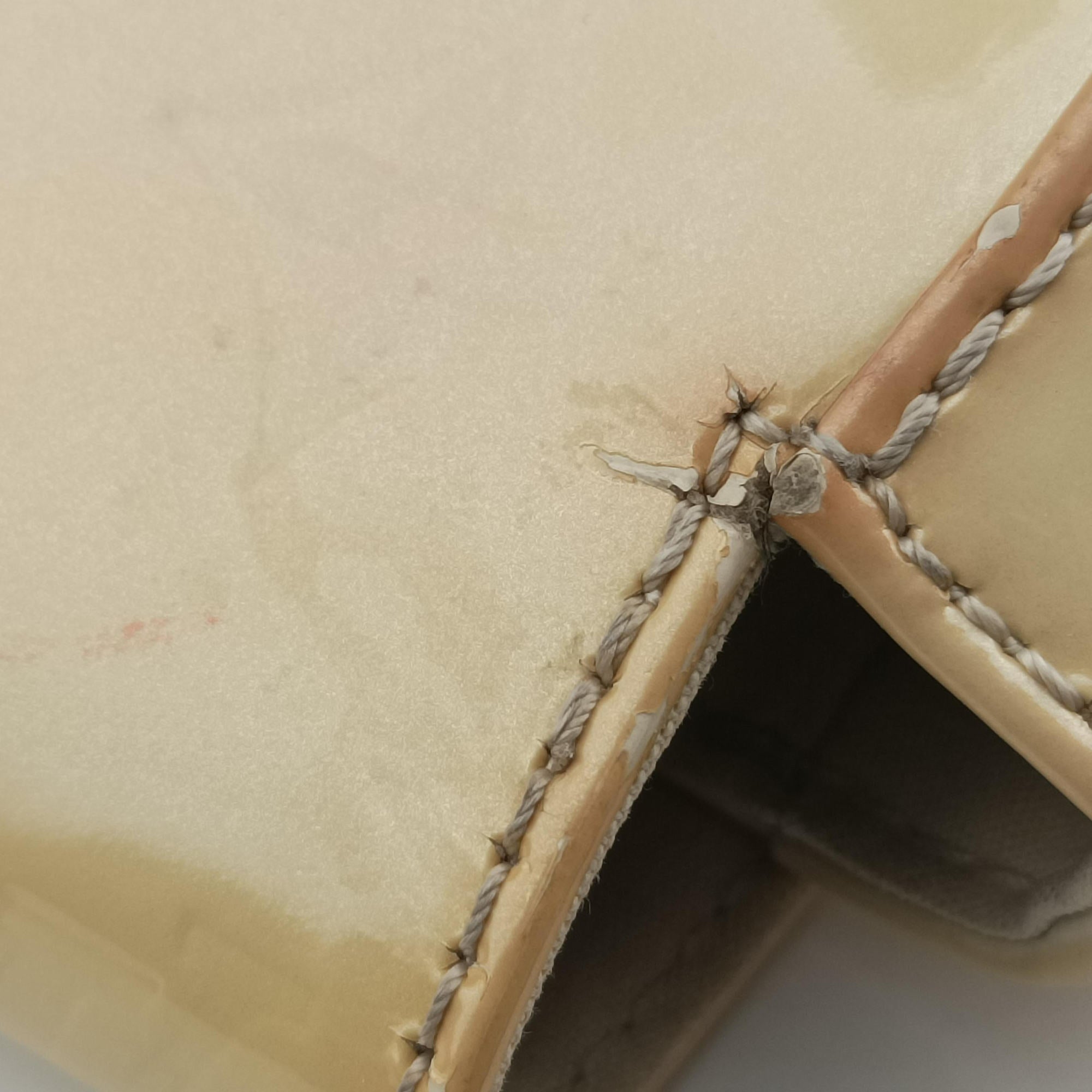Pre-owned Louis Vuitton Bellflower PM Beige Vernis M91731 shoulderbag | stylenewstar