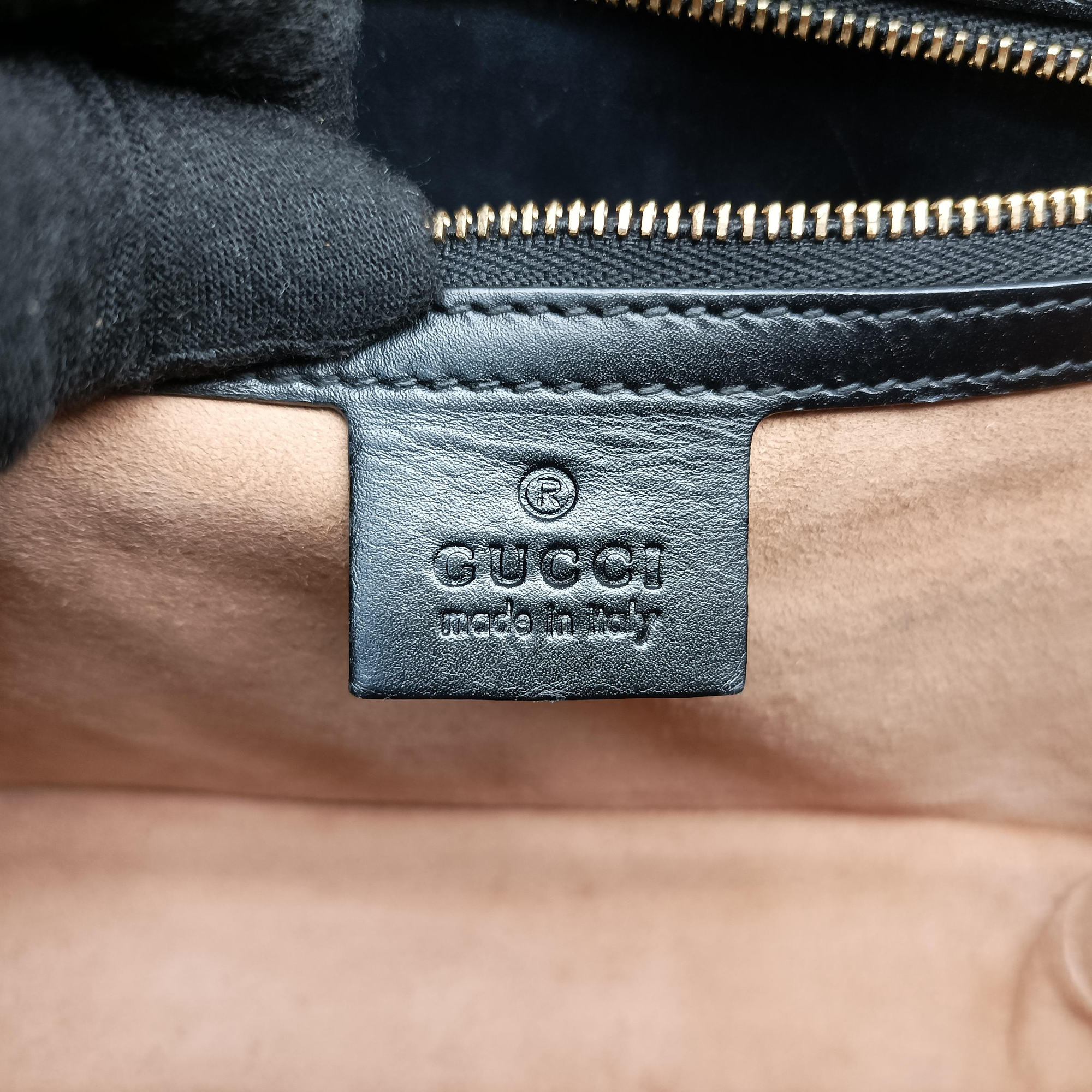 Pre-owned Gucci Sylvie Black Leather 421882 shoulderbag | stylenewstar
