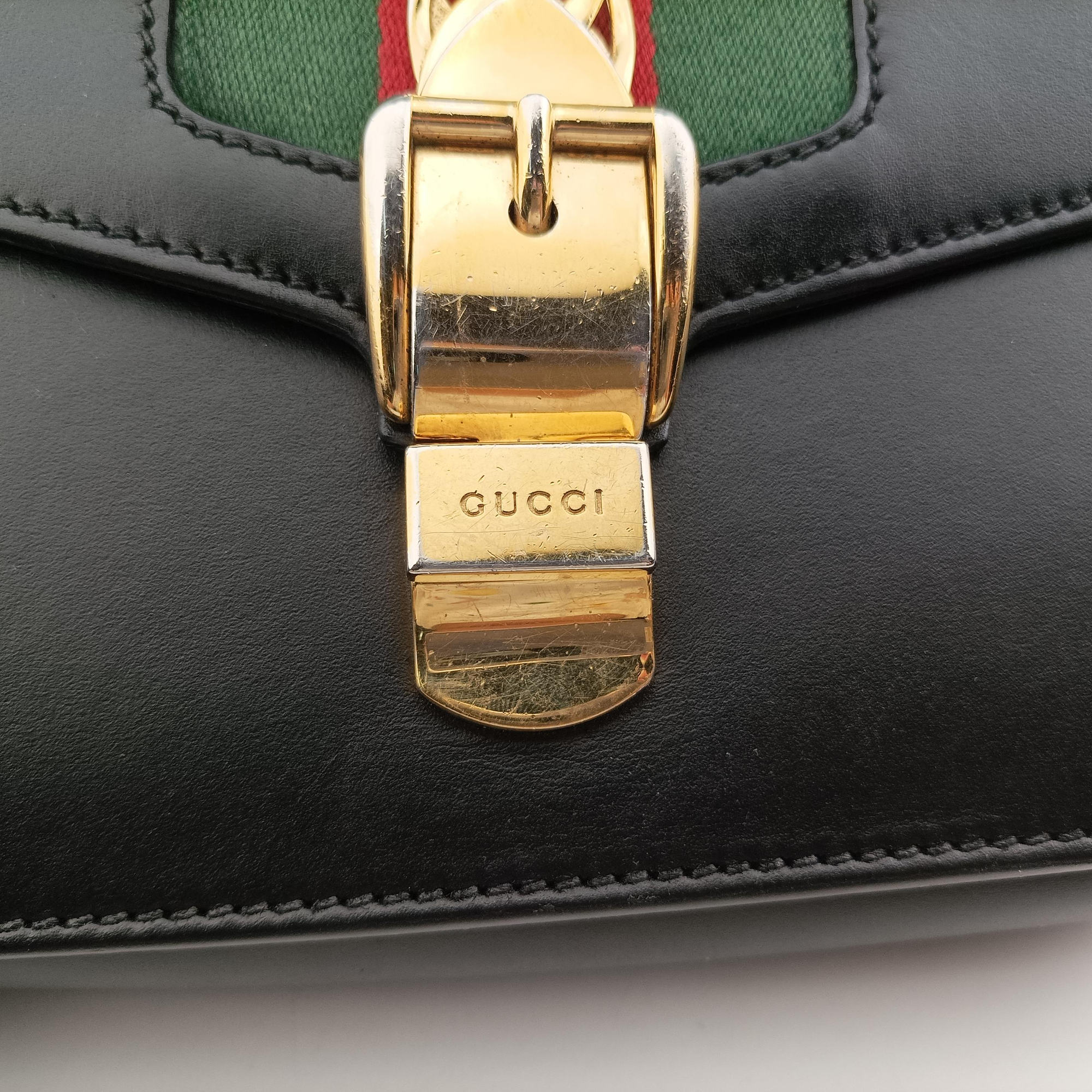 Pre-owned Gucci Sylvie Black Leather 421882 shoulderbag | stylenewstar