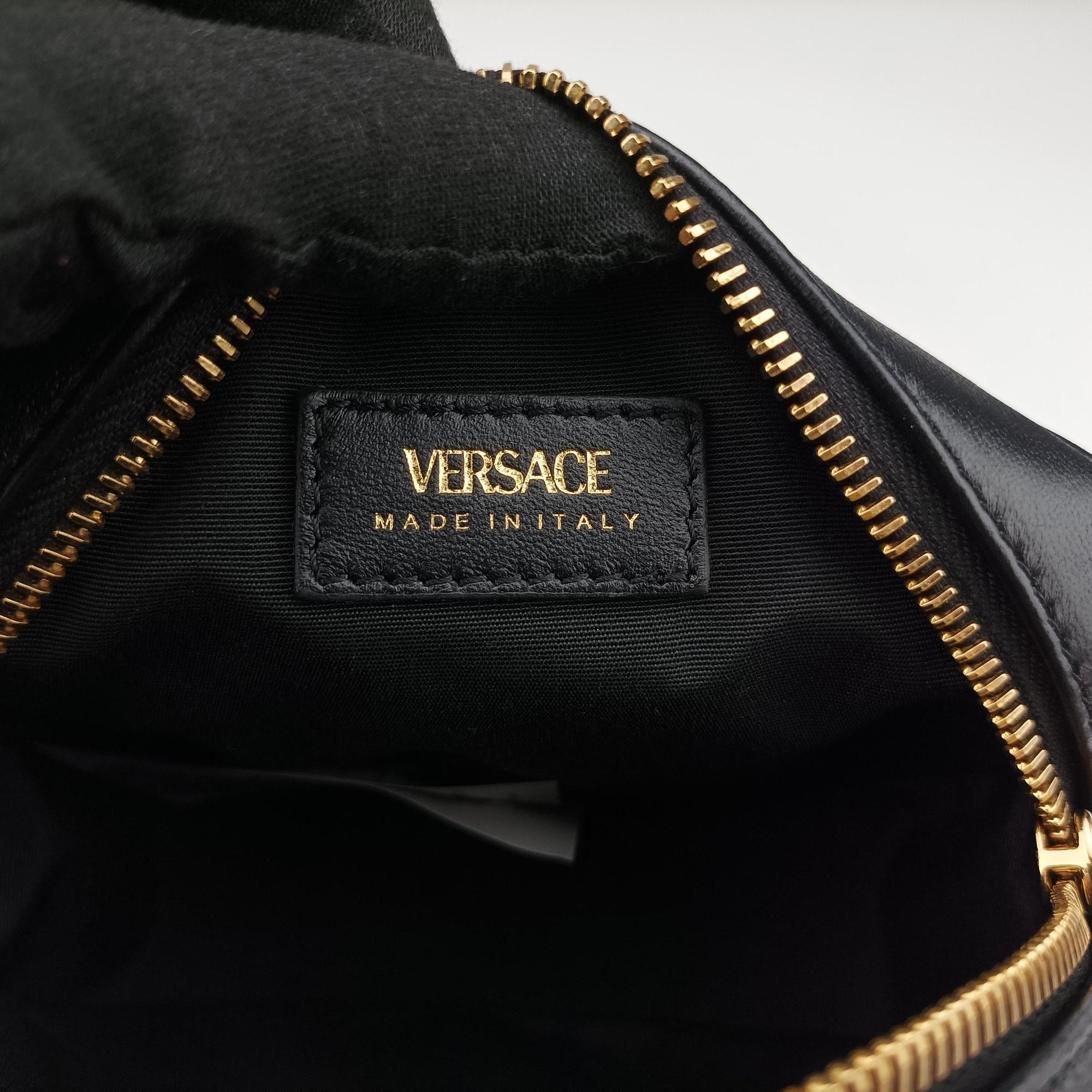 Pre-owned VERSACE Medusa Black Leather  shoulderbag | stylenewstar