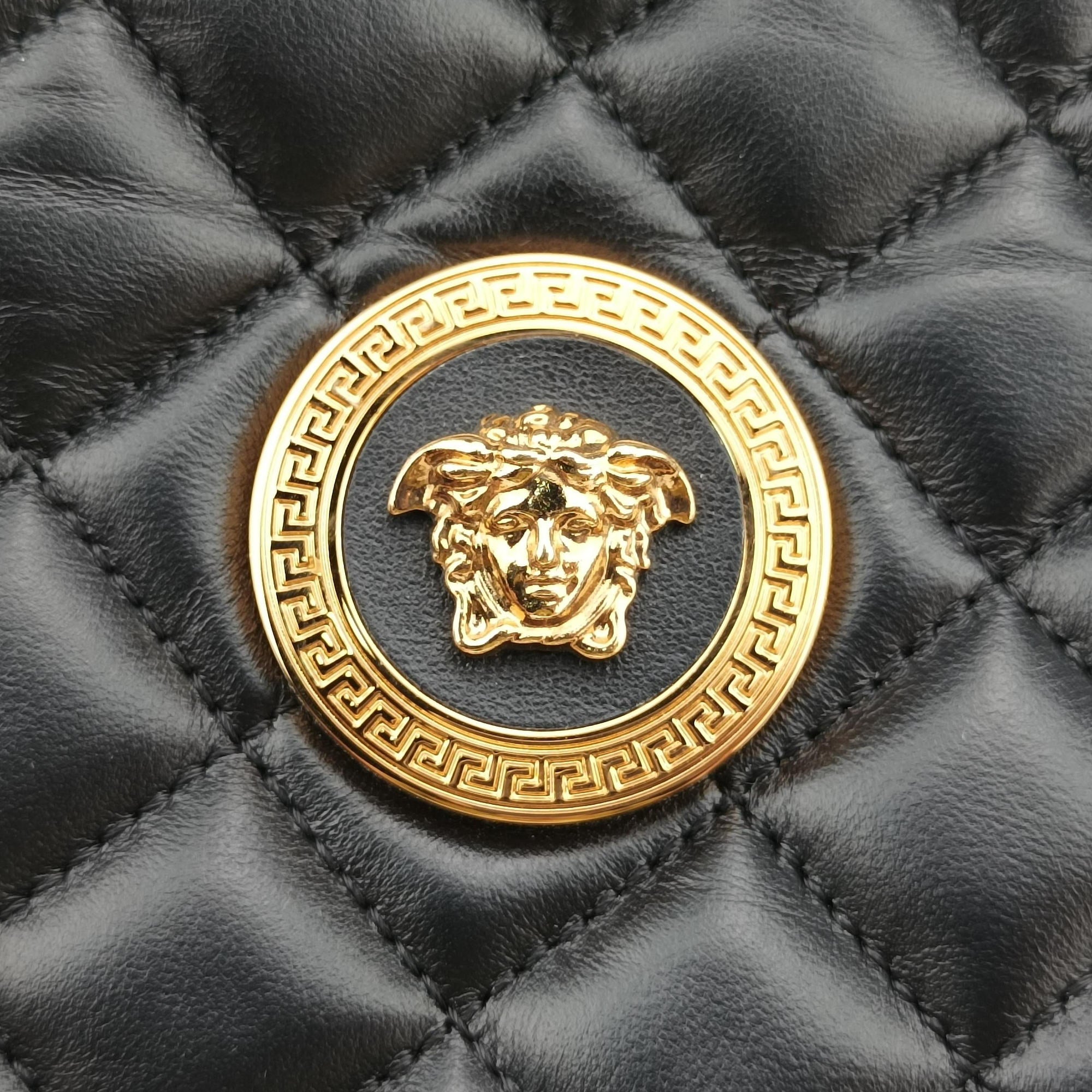 Pre-owned VERSACE Medusa Black Leather  shoulderbag | stylenewstar