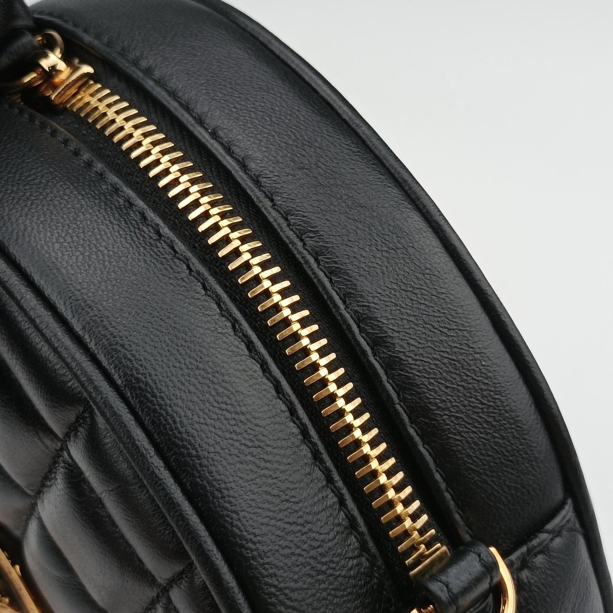 Pre-owned VERSACE Medusa Black Leather  shoulderbag | stylenewstar