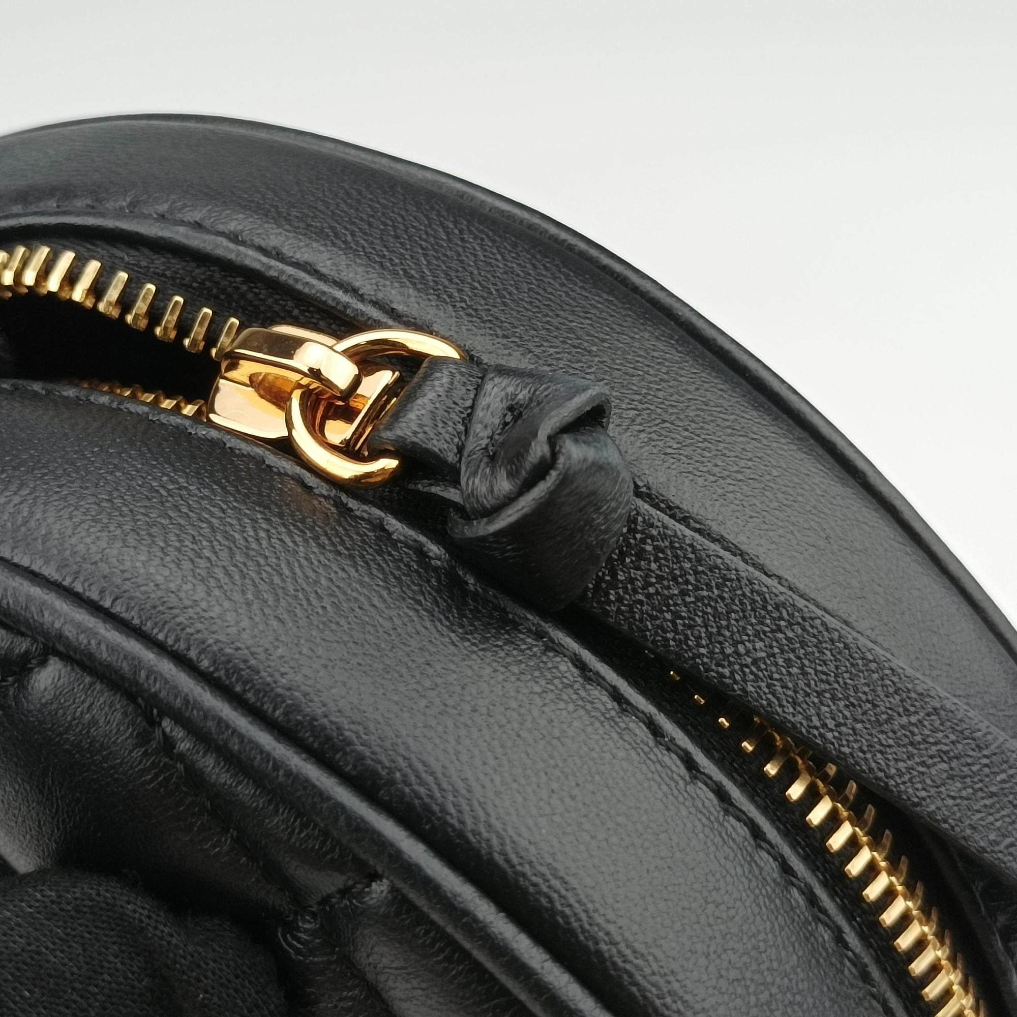 Pre-owned VERSACE Medusa Black Leather  shoulderbag | stylenewstar