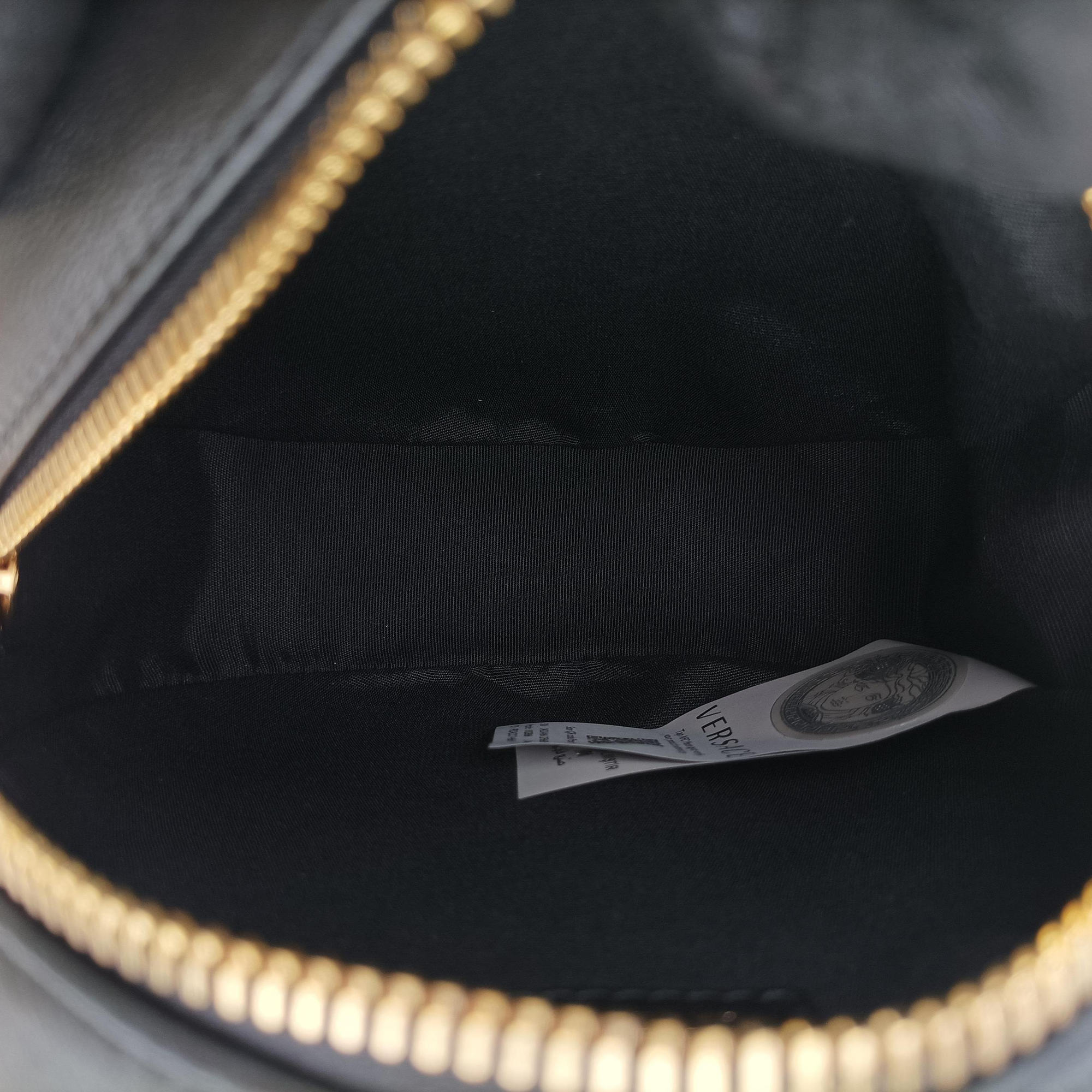 Pre-owned VERSACE Medusa Black Leather  shoulderbag | stylenewstar