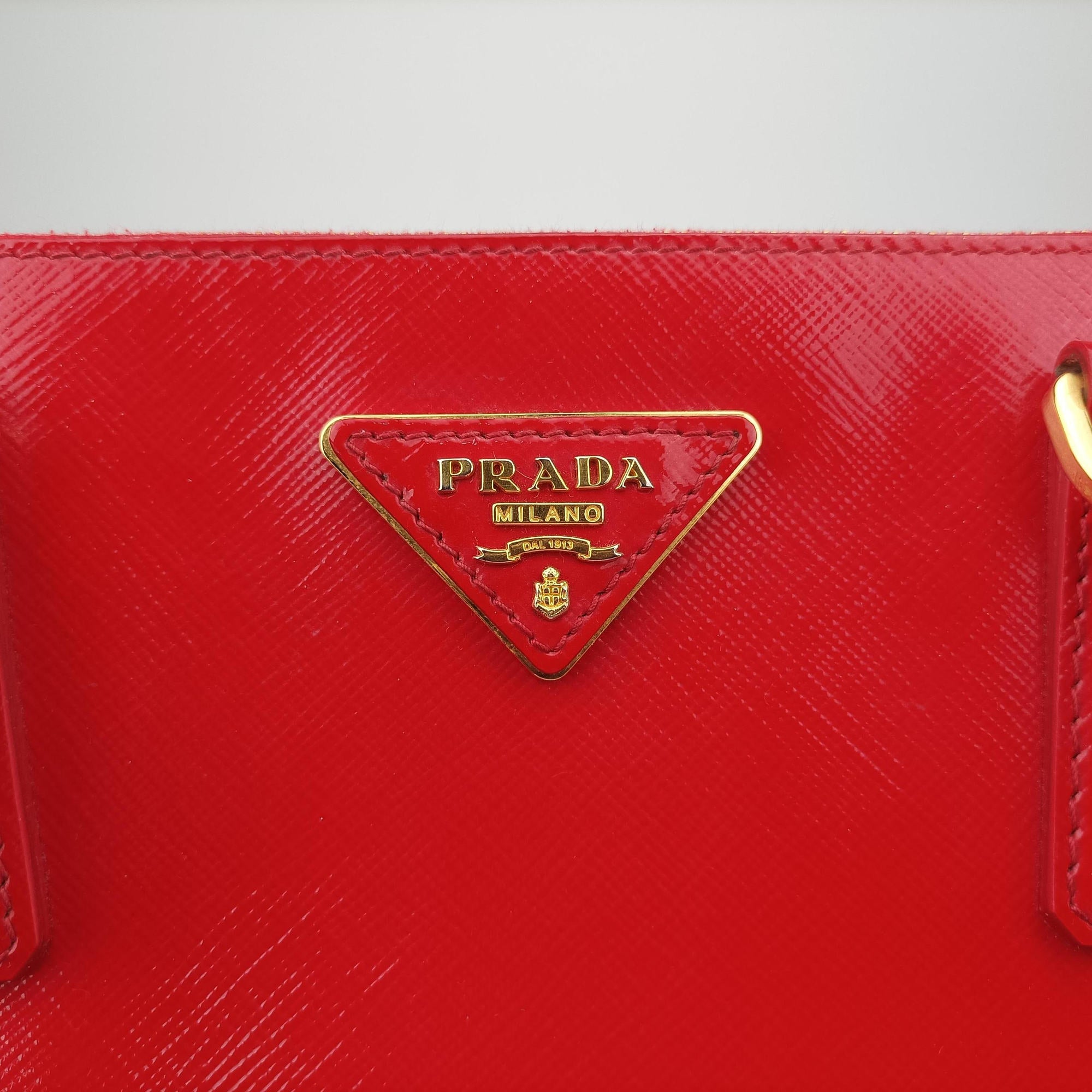 Pre-owned Prada Galleria Red SAFFIANO Patent BN1801 shoulderbag | stylenewstar