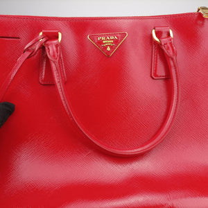 Pre-owned Prada Galleria Red SAFFIANO Patent BN1801 shoulderbag | stylenewstar
