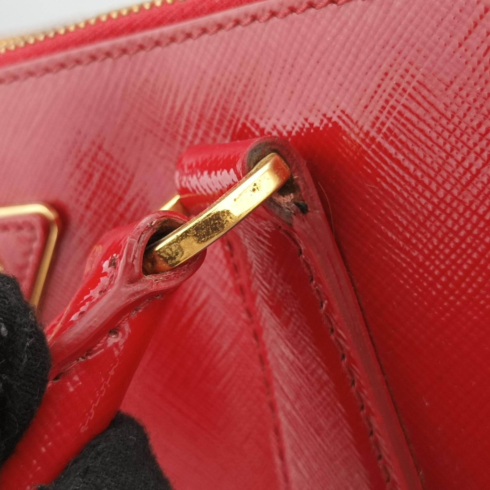 Pre-owned Prada Galleria Red SAFFIANO Patent BN1801 shoulderbag | stylenewstar