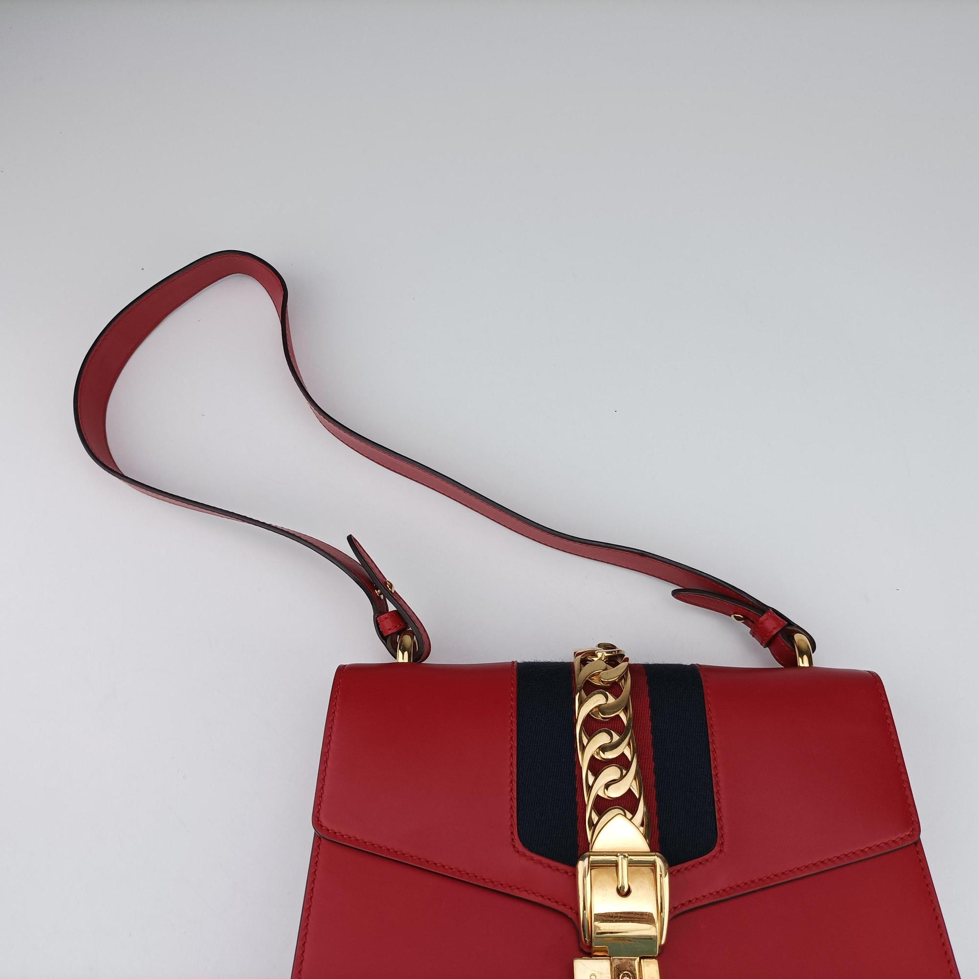 Pre-owned Gucci Sylvie Red×navy Leather 421882 shoulderbag | stylenewstar