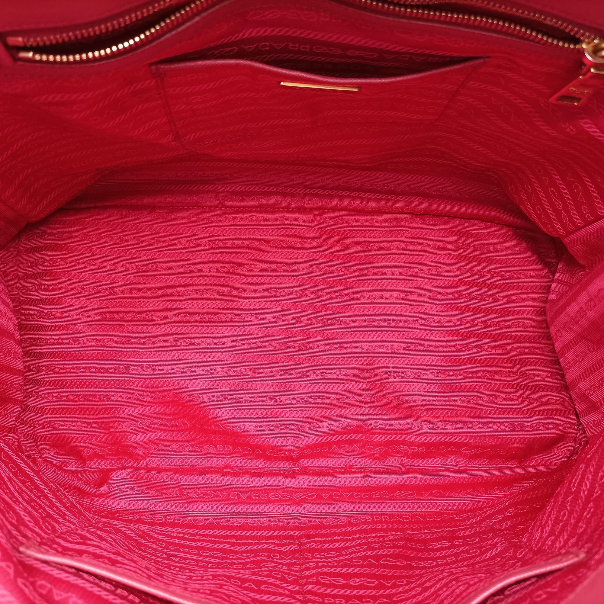 Pre-owned Prada Galleria Red SAFFIANO Leather BN1844 handbag | stylenewstar