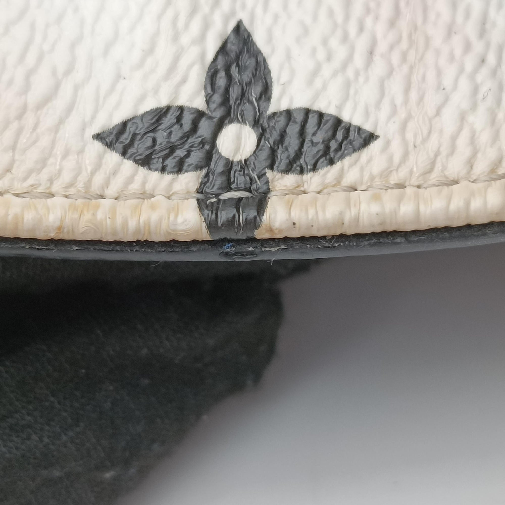 Vintage Louis Vuitton Wynwood PM Noir × White Monogram Canvas×Vernis×Epi M90445 shoulderbag | stylenewstar