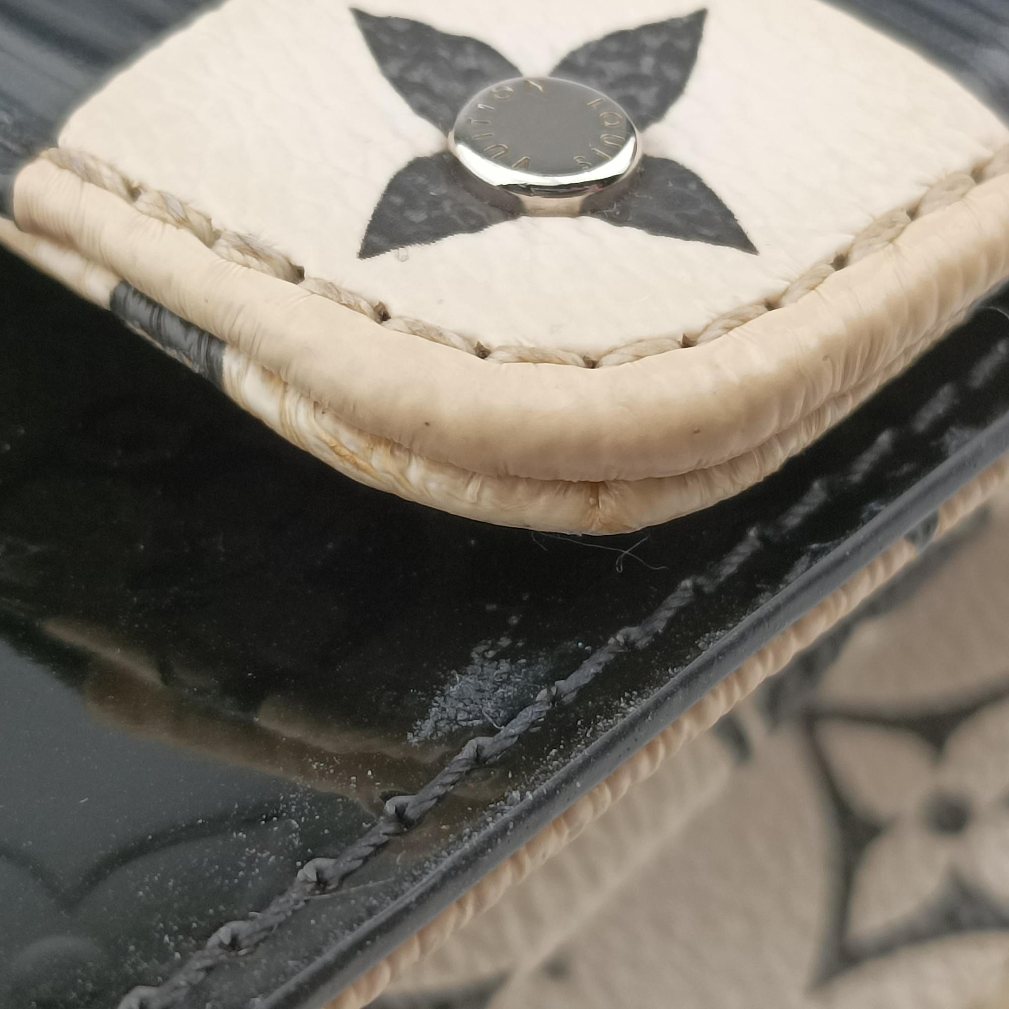 Vintage Louis Vuitton Wynwood PM Noir × White Monogram Canvas×Vernis×Epi M90445 shoulderbag | stylenewstar