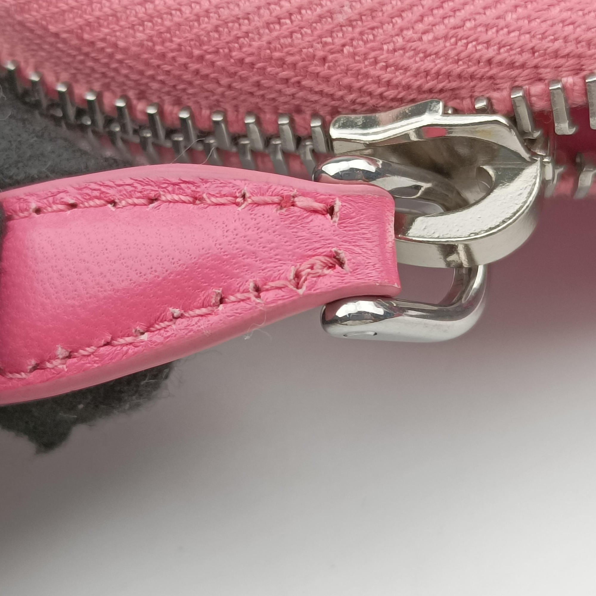 Vintage Prada Triangle mini Pink Leather 1NR015 shoulderbag | stylenewstar