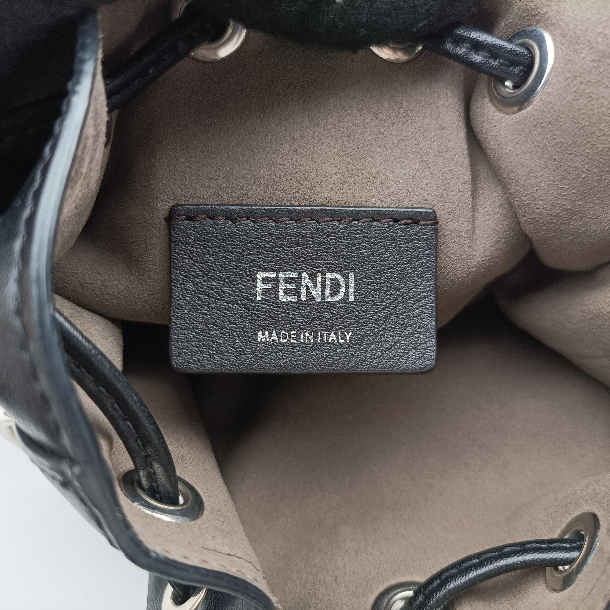 Pre-owned Fendi Mon Tresor Mini Bucket Black Leather 8BS010 handbag | stylenewstar