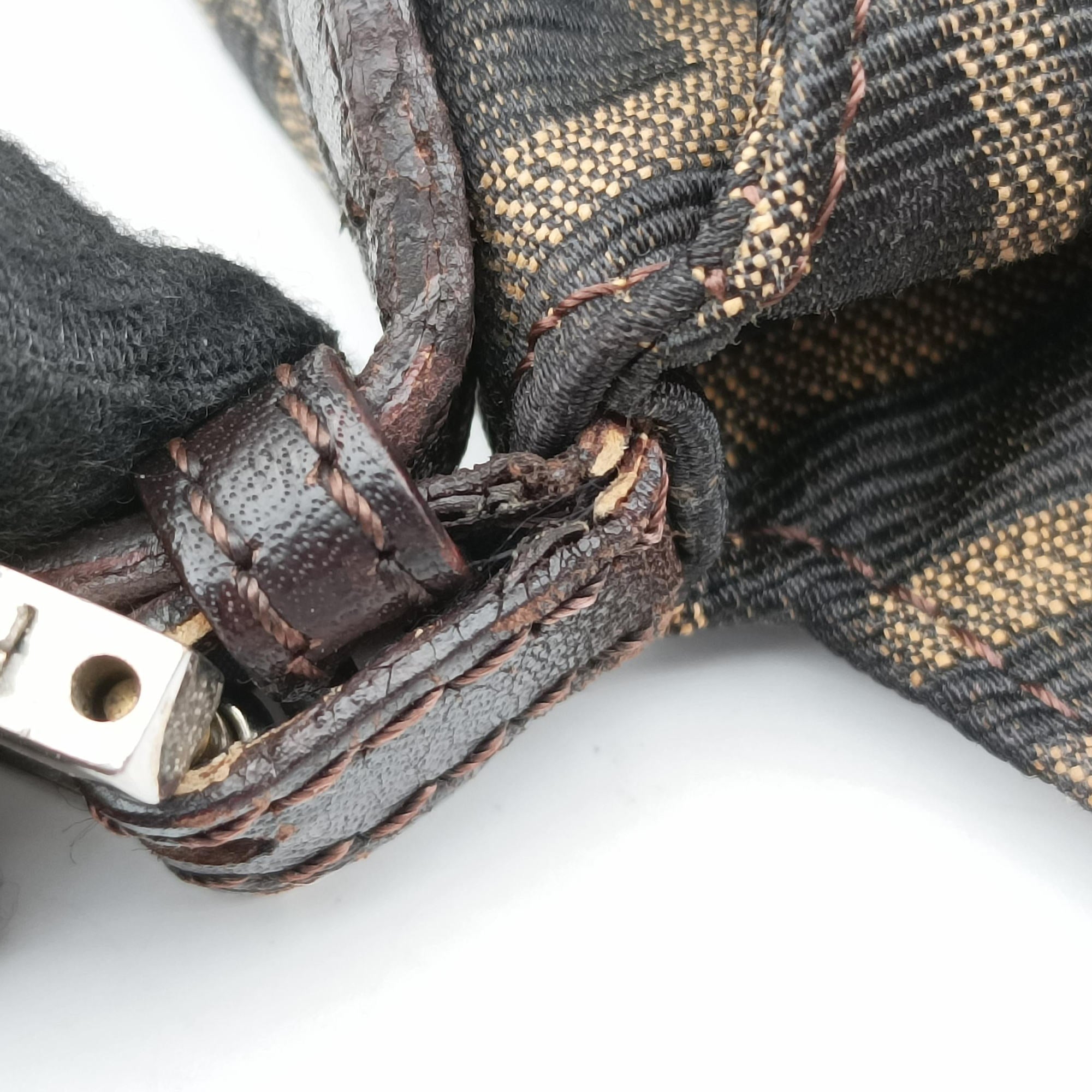 Pre-owned Fendi Zucca Baguette Brown canvas×leather 26796 shoulderbag | stylenewstar
