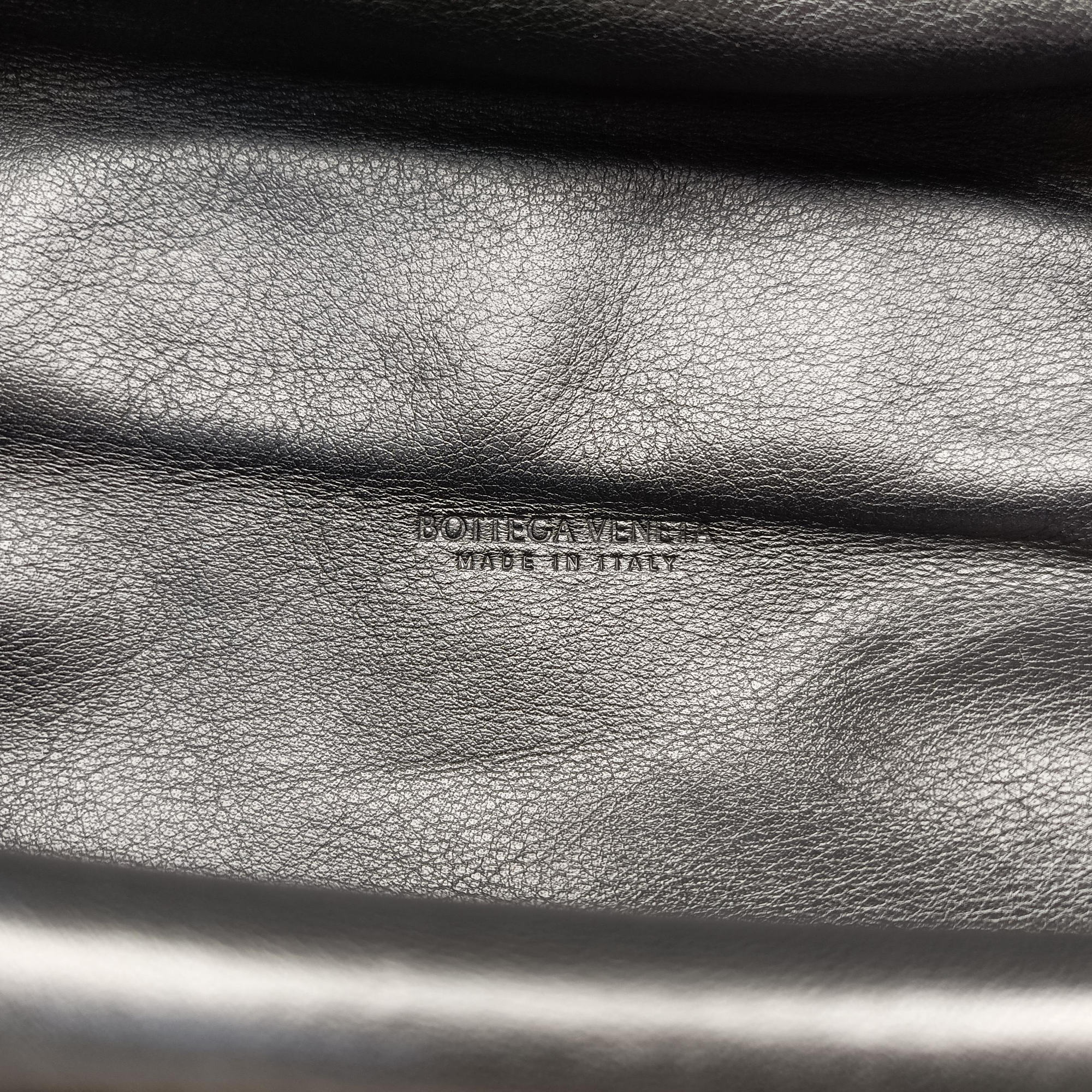 Secondhand Bottega Veneta The Chain Pouch Black Lambskin  shoulderbag | stylenewstar