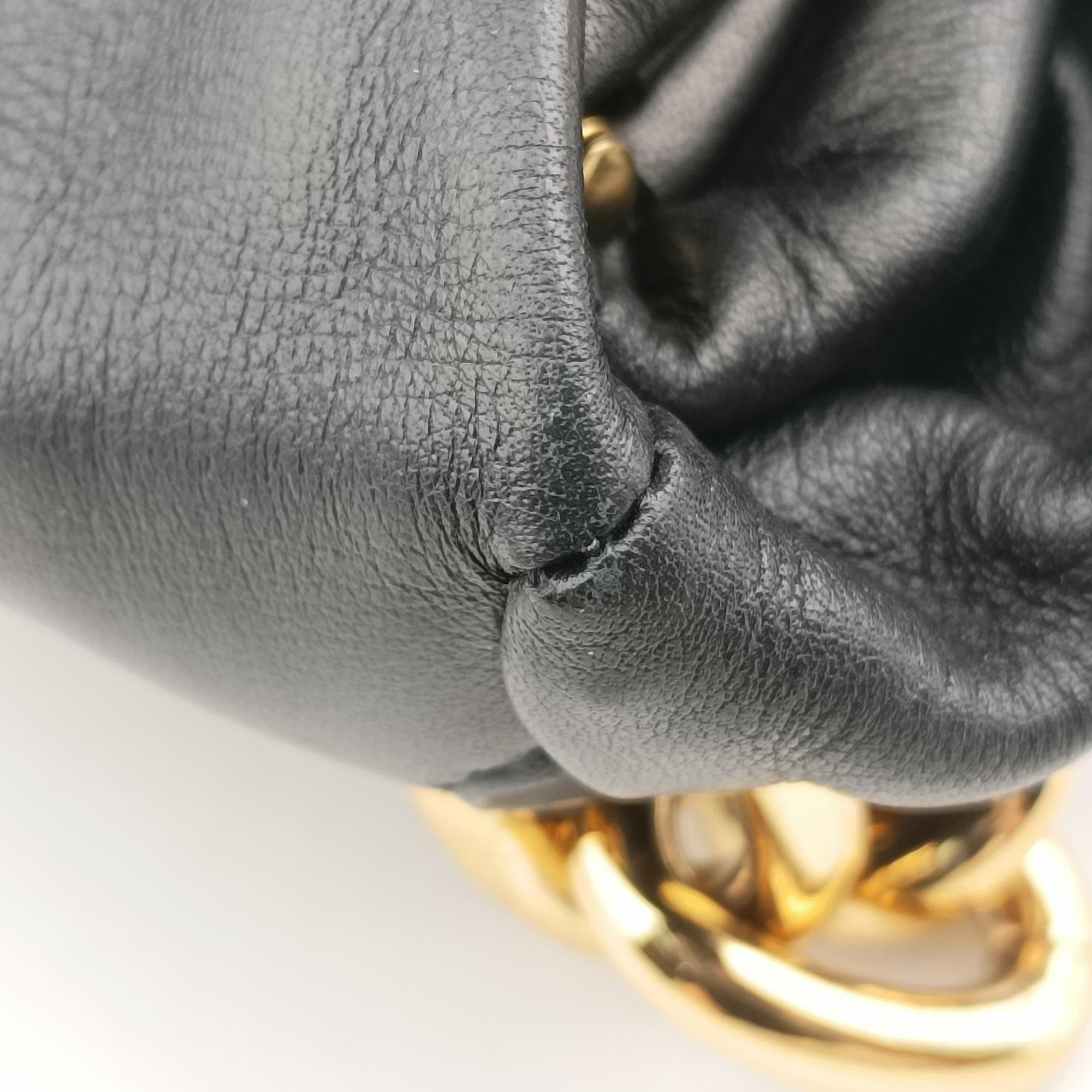 Secondhand Bottega Veneta The Chain Pouch Black Lambskin  shoulderbag | stylenewstar