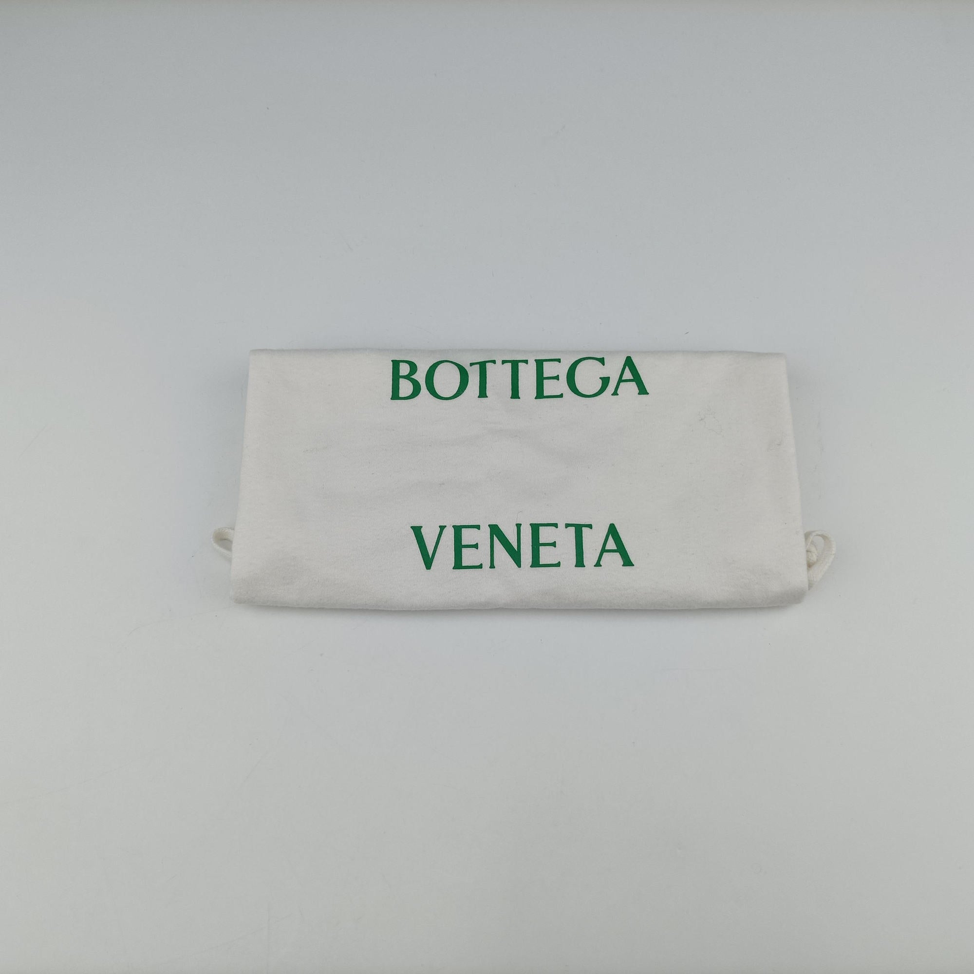 Secondhand Bottega Veneta The Chain Pouch Black Lambskin  shoulderbag | stylenewstar