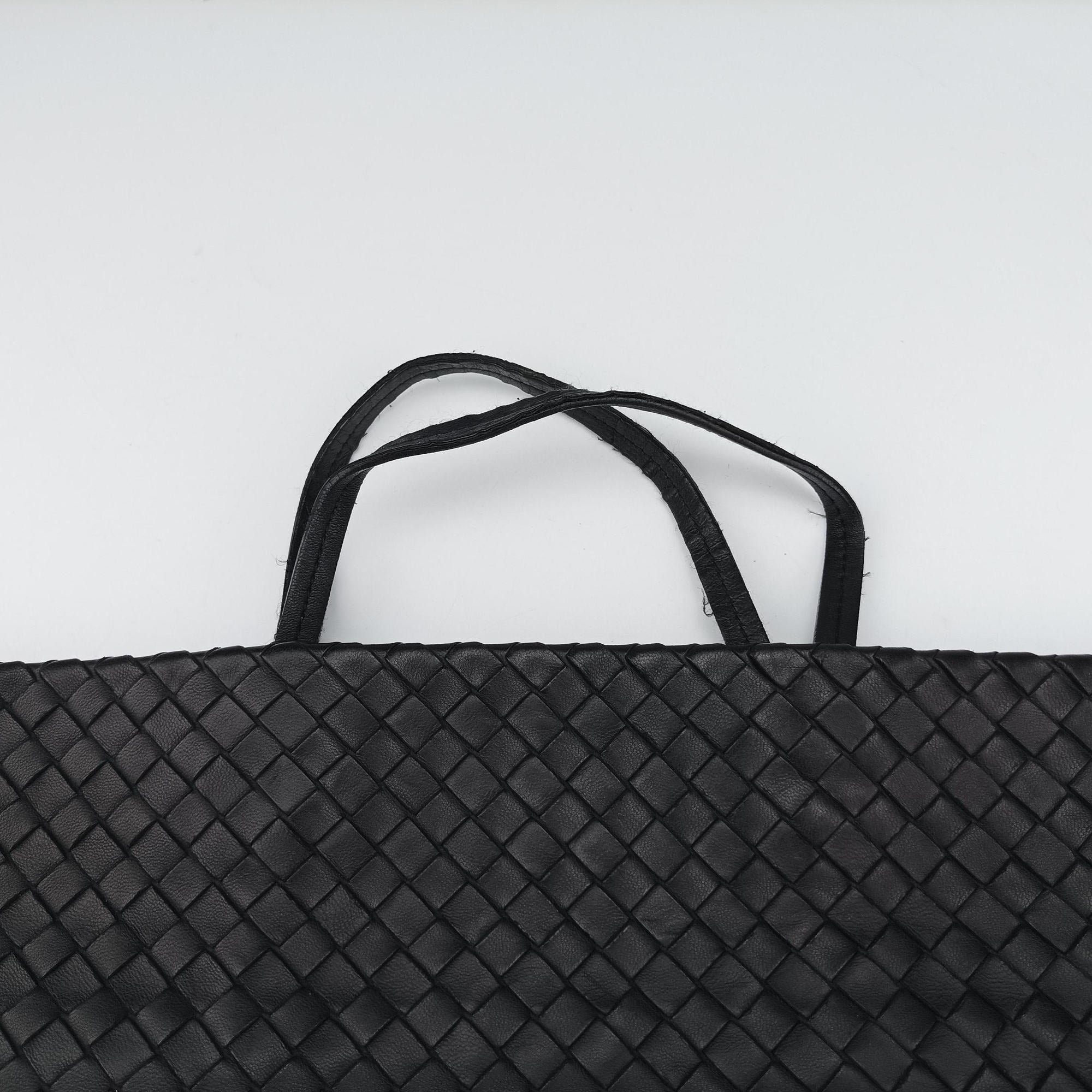 Vintage Bottega Veneta Intrecciato Black lambskin  shoulderbag | stylenewstar