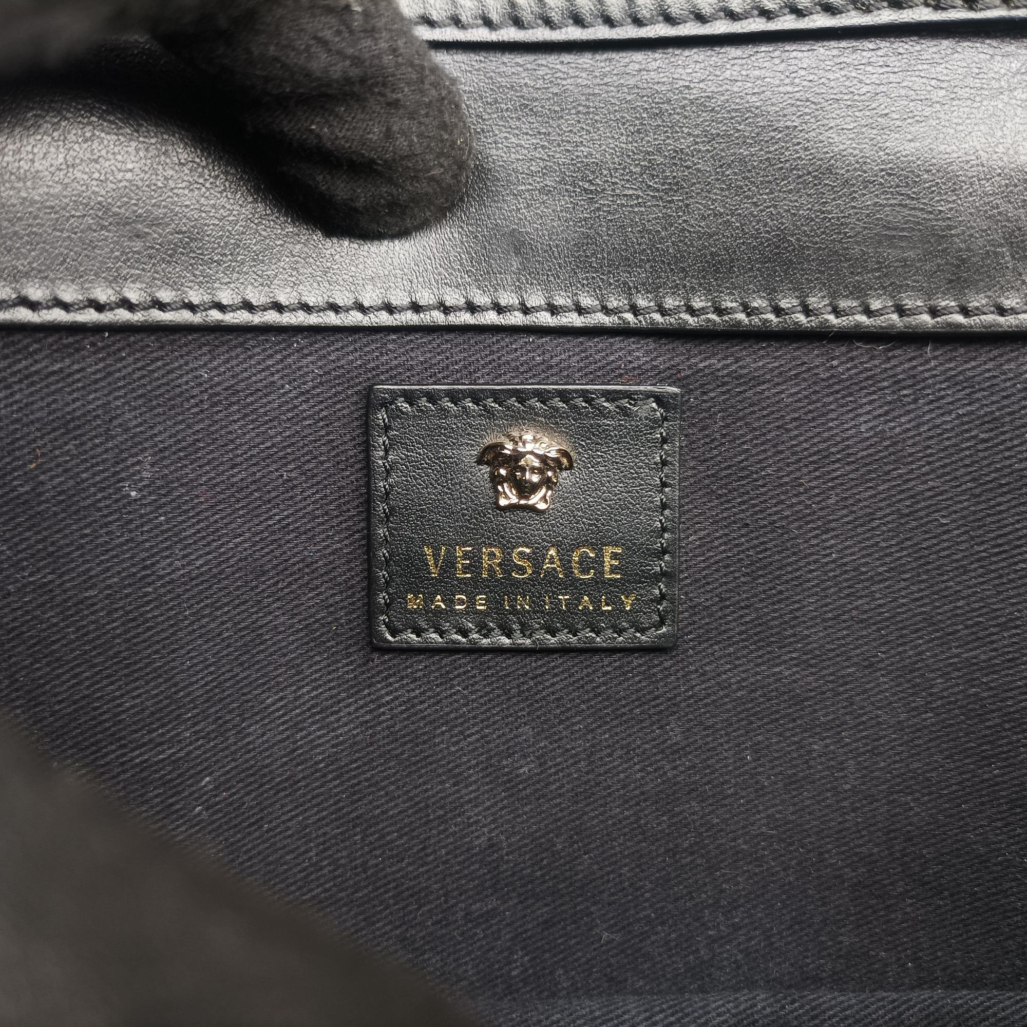 Secondhand VERSACE La Medusa Black Leather  shoulderbag | stylenewstar