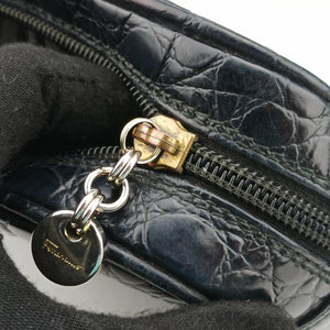 Pre-owned Ferragamo Vara Black Leather  shoulderbag | stylenewstar