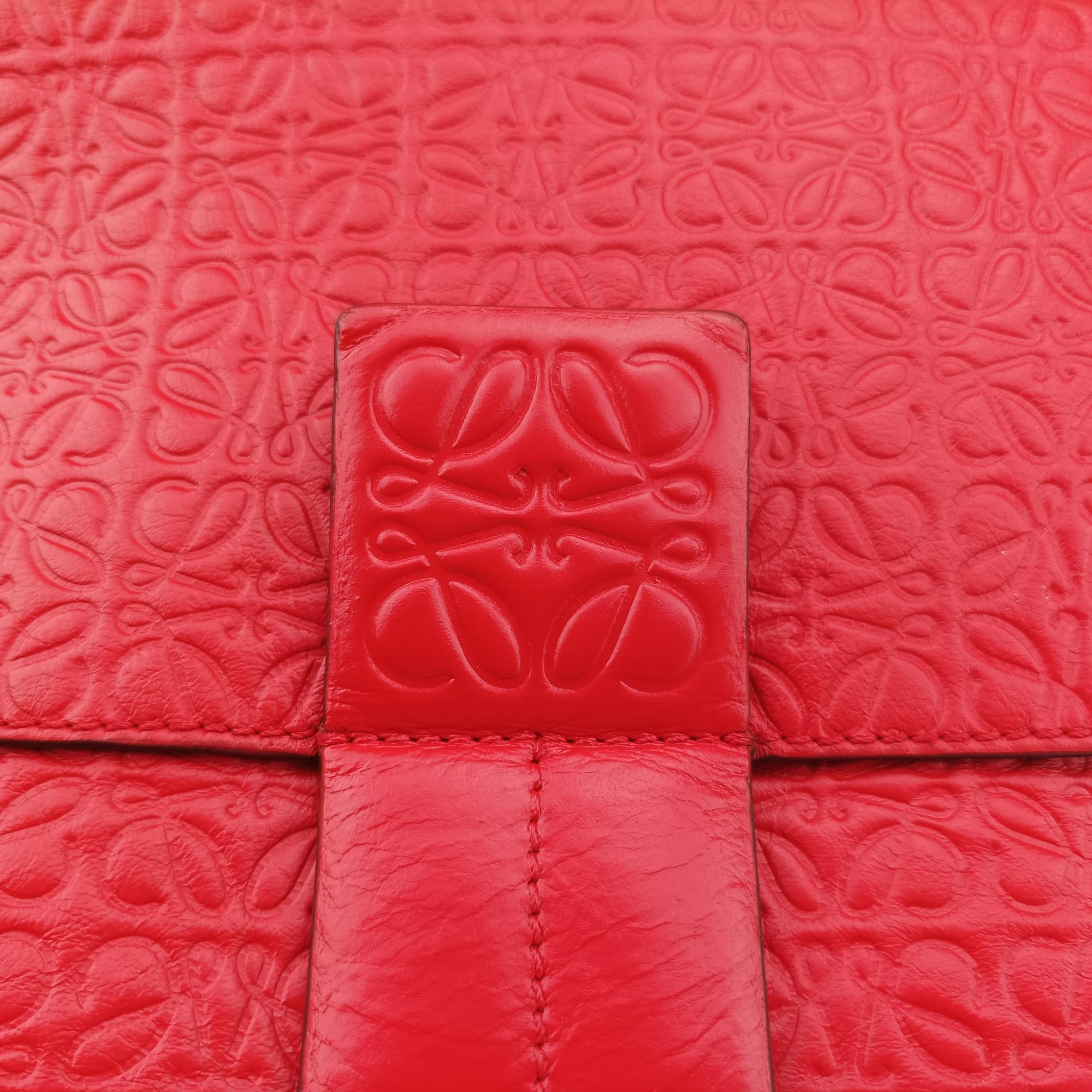 Pre-owned Loewe Avenue Red Leather  shoulderbag | stylenewstar