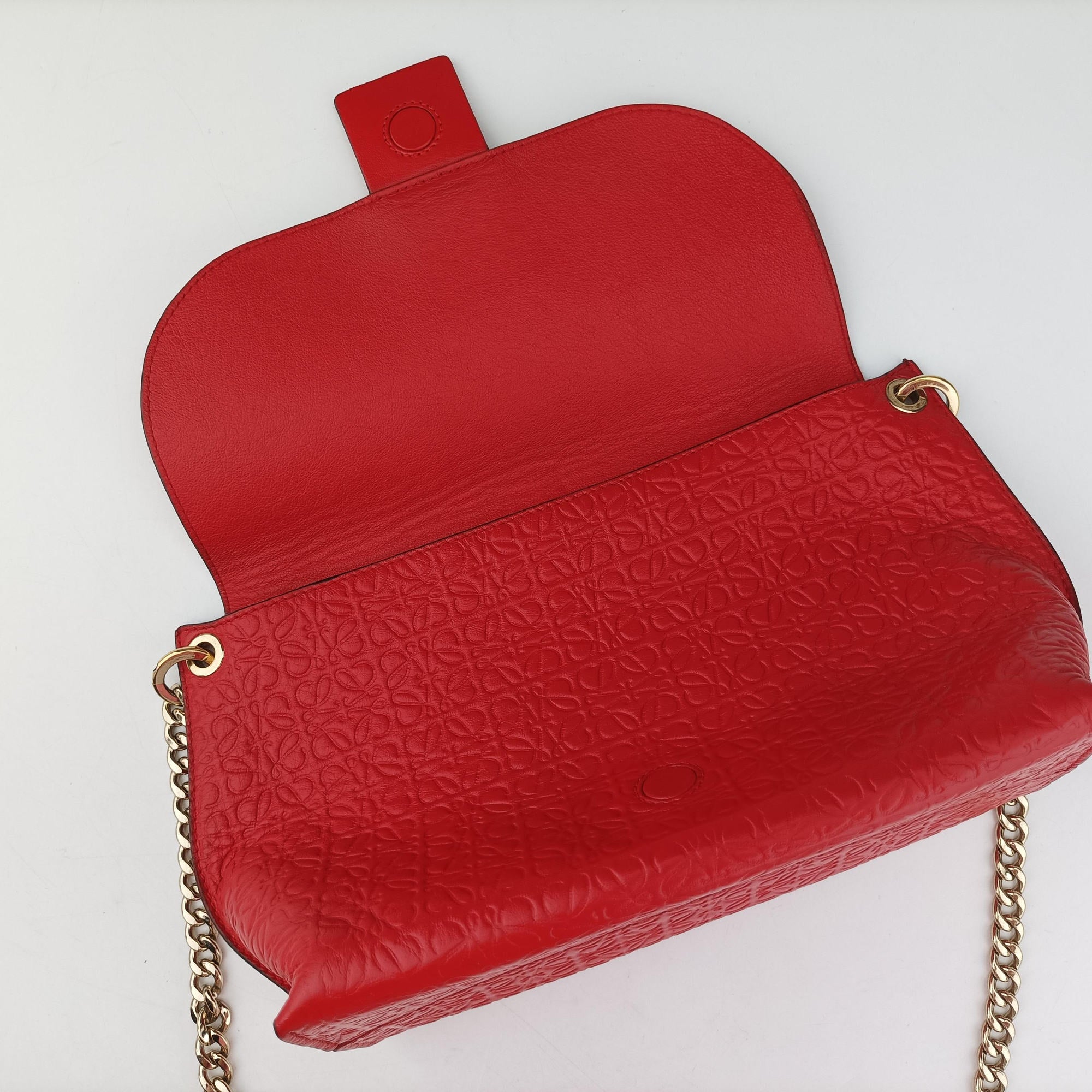 Pre-owned Loewe Avenue Red Leather  shoulderbag | stylenewstar