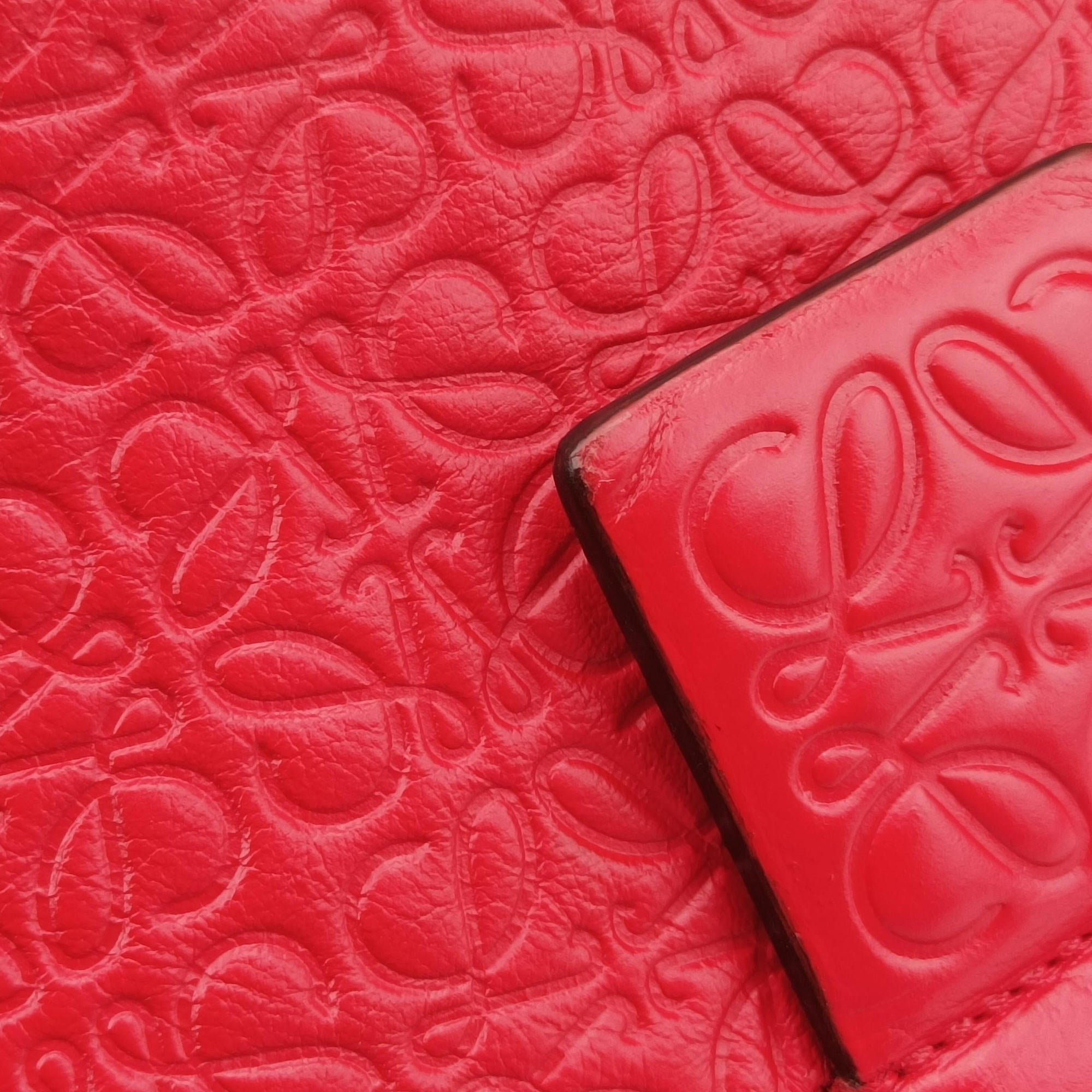 Pre-owned Loewe Avenue Red Leather  shoulderbag | stylenewstar