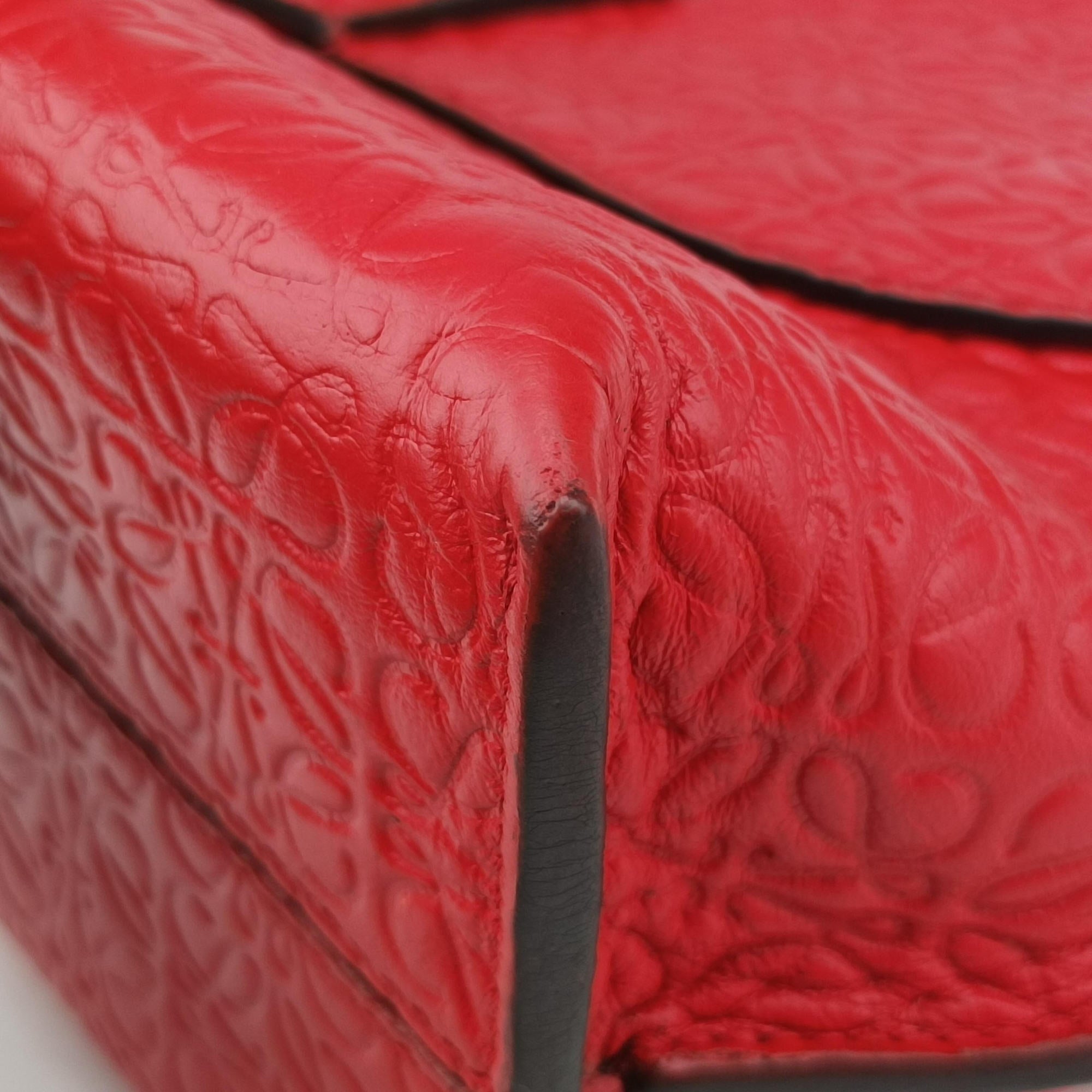 Pre-owned Loewe Avenue Red Leather  shoulderbag | stylenewstar