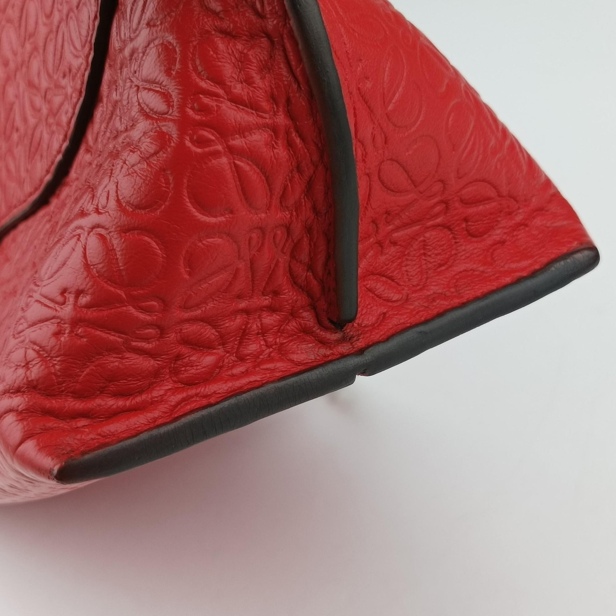 Pre-owned Loewe Avenue Red Leather  shoulderbag | stylenewstar