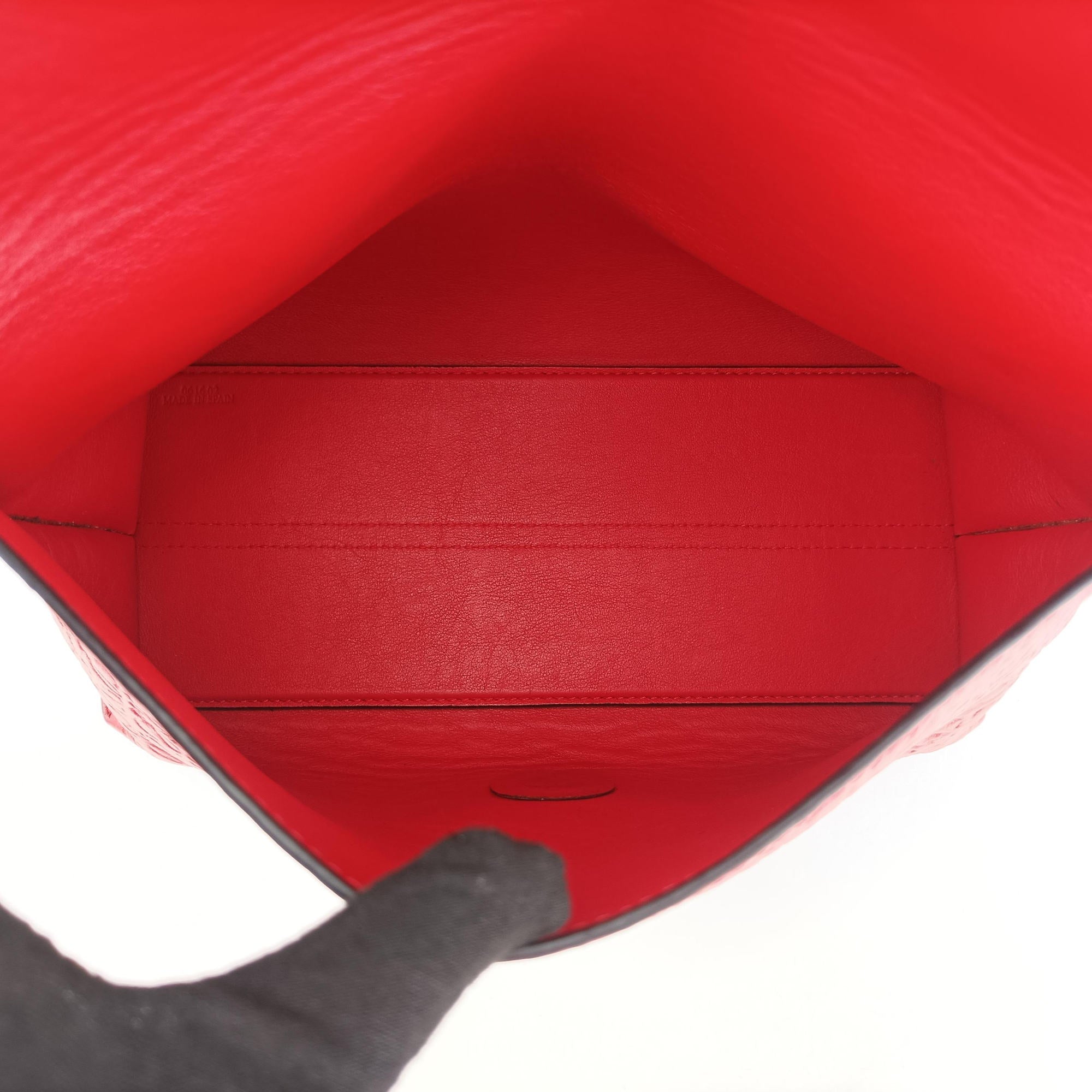 Pre-owned Loewe Avenue Red Leather  shoulderbag | stylenewstar
