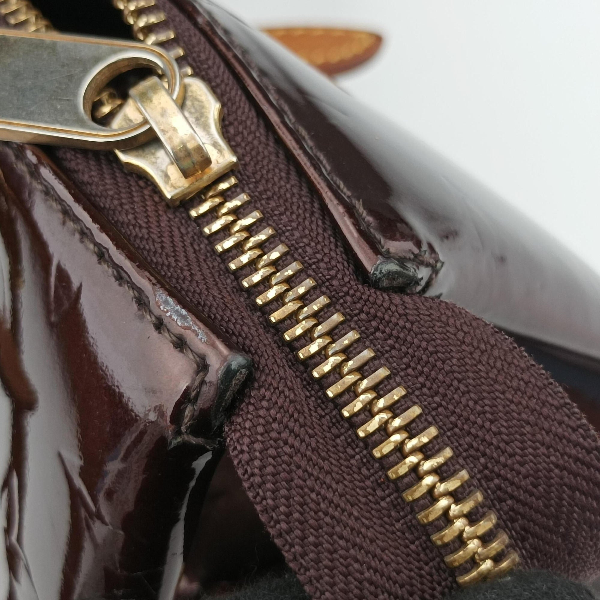 Pre-owned Louis Vuitton Rosewood Avenue Amaranth Vernis M93510 shoulderbag | stylenewstar