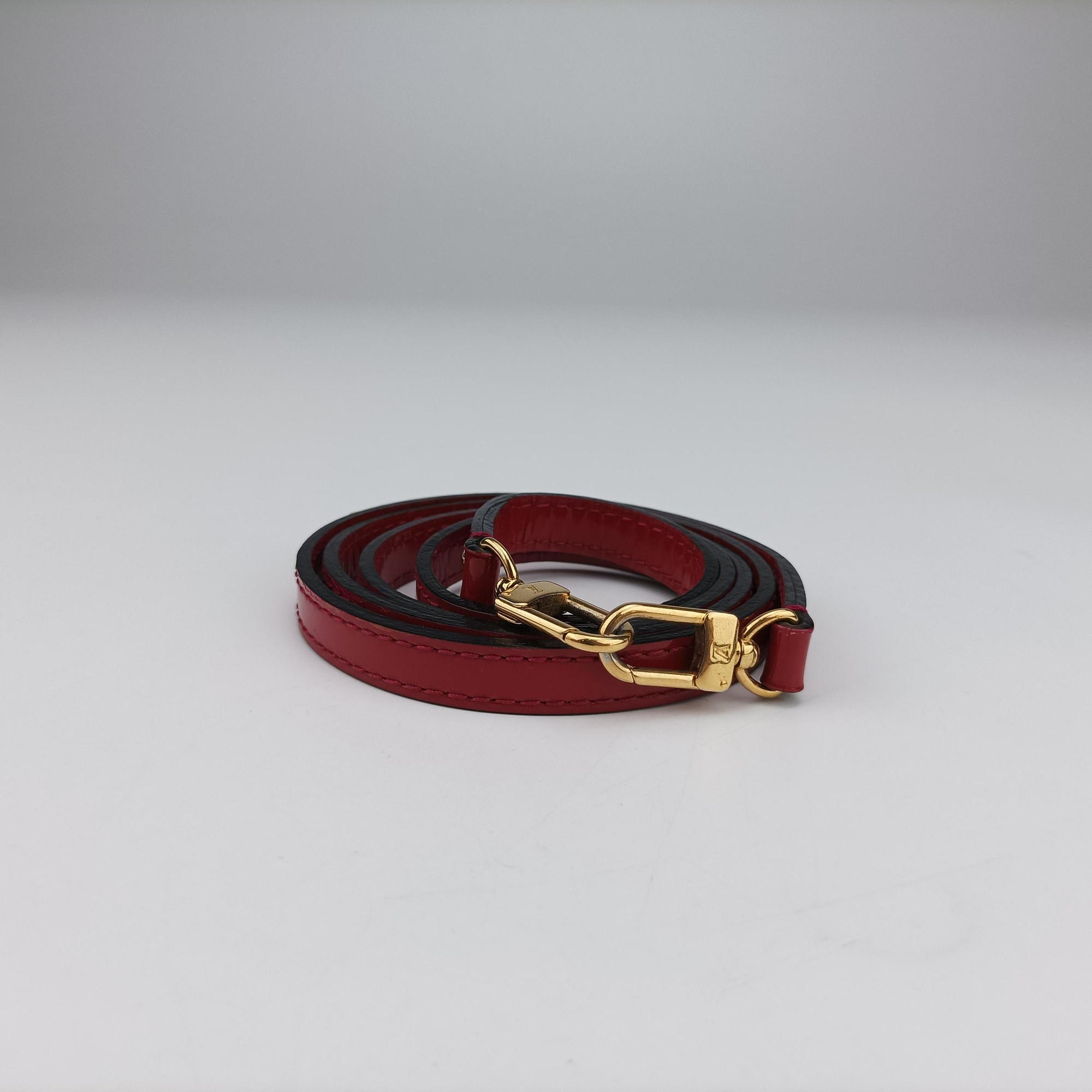 Vintage Louis Vuitton Alma BB pomme d'amour Vernis M91606 shoulderbag | stylenewstar