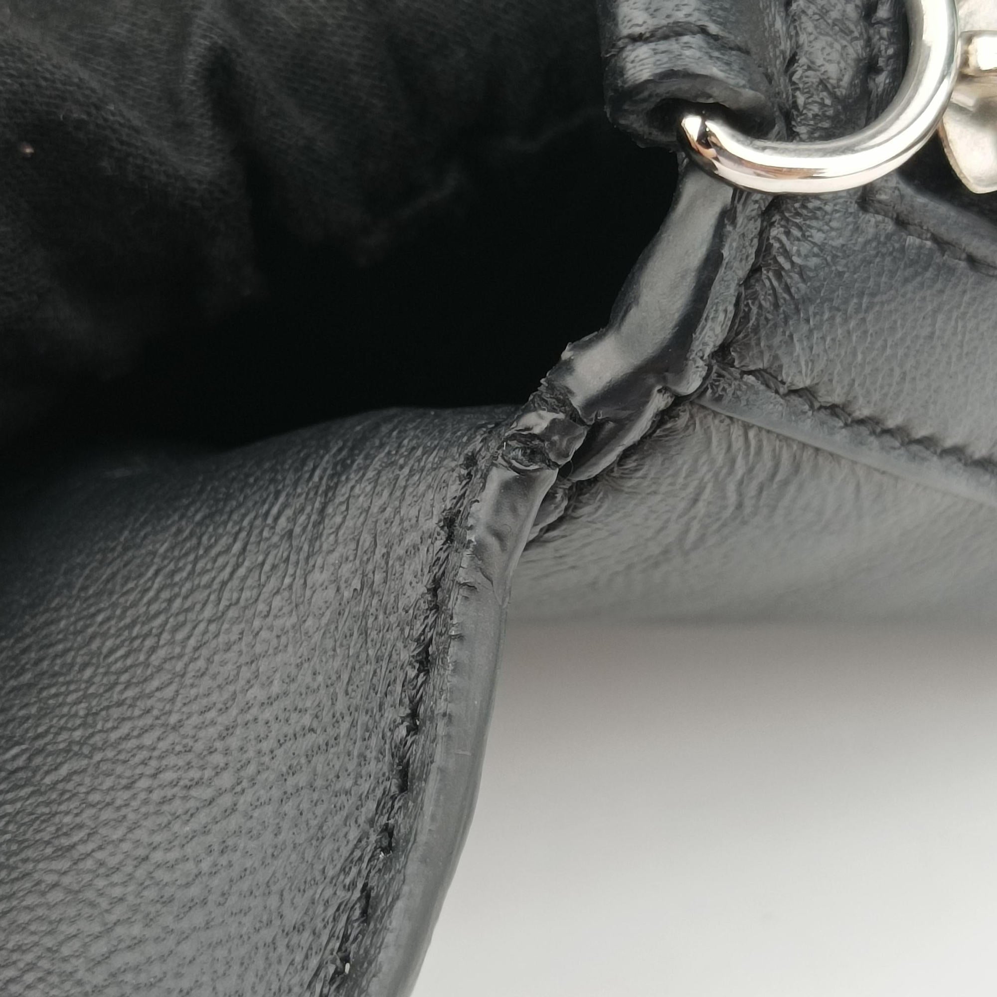 Pre-owned Fendi FF logo Black Leather 7M0299 shoulderbag | stylenewstar