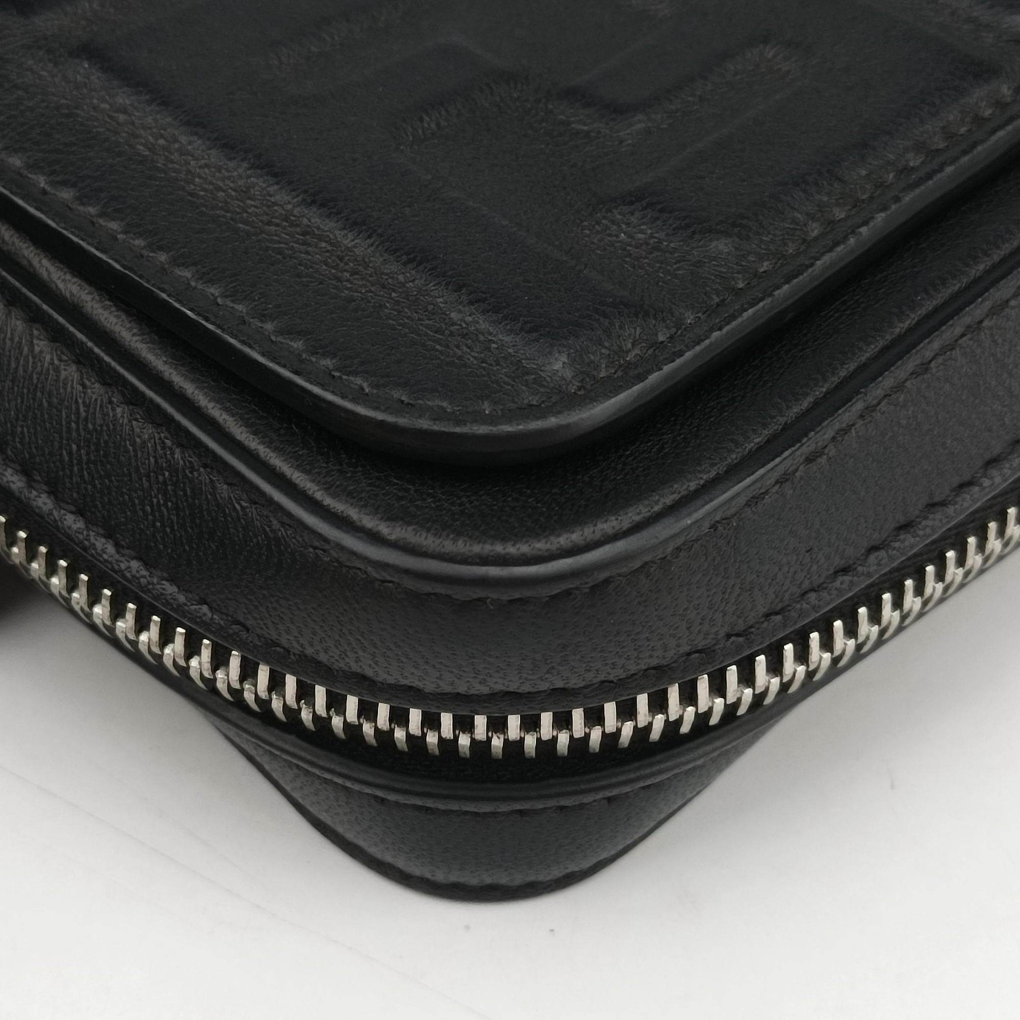 Pre-owned Fendi FF logo Black Leather 7M0299 shoulderbag | stylenewstar