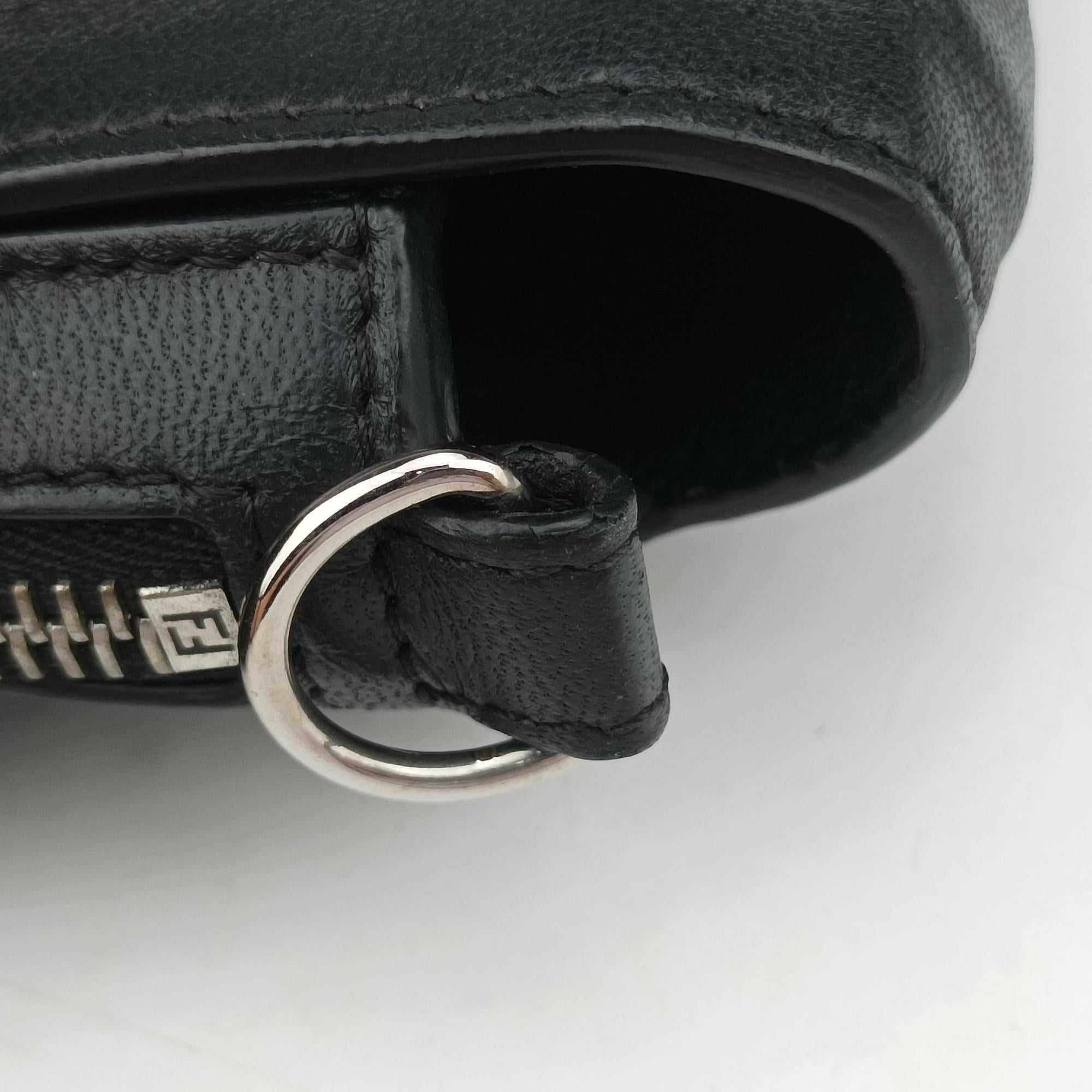 Pre-owned Fendi FF logo Black Leather 7M0299 shoulderbag | stylenewstar