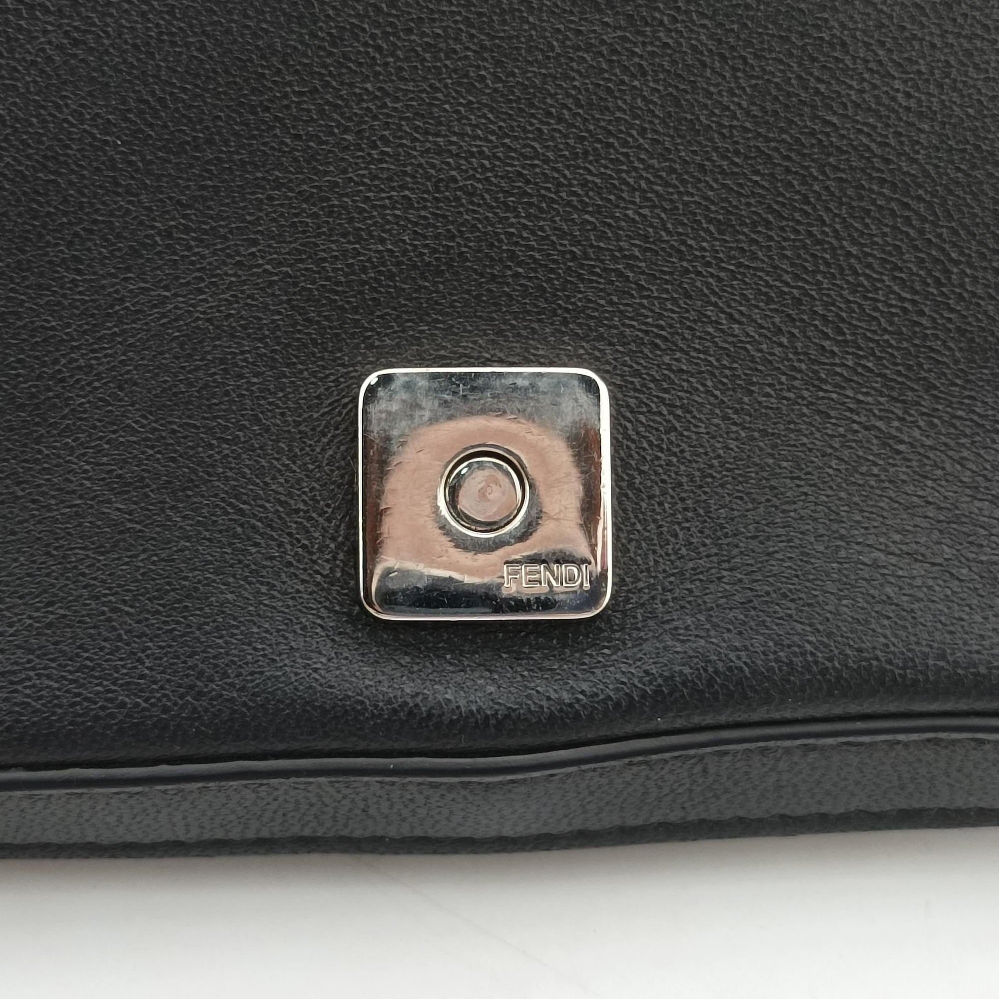Pre-owned Fendi FF logo Black Leather 7M0299 shoulderbag | stylenewstar