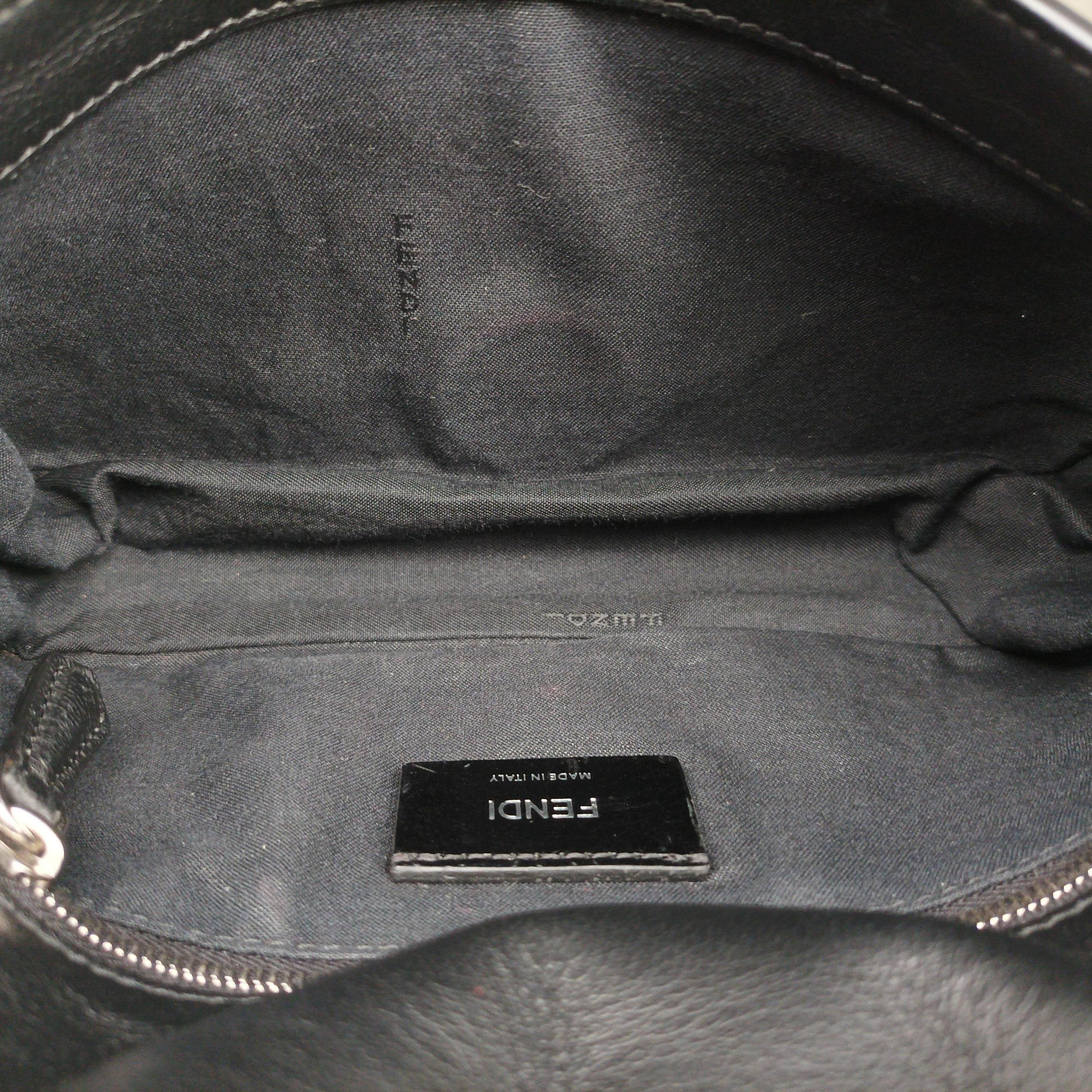 Pre-owned Fendi FF logo Black Leather 7M0299 shoulderbag | stylenewstar