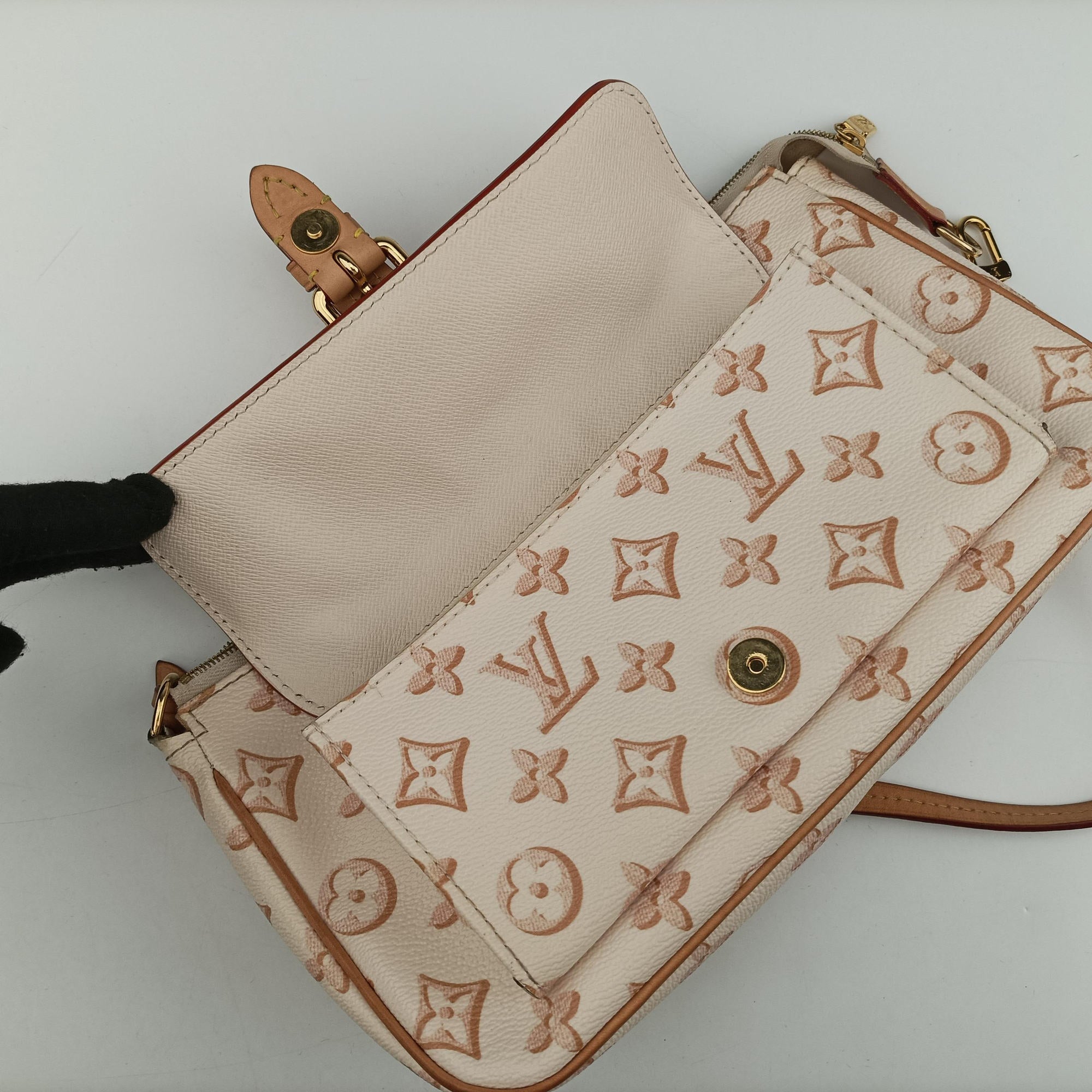 Vintage Louis Vuitton Maxi Pochette Accessoires Ivory x Brown PVC-coated canvas M20920 shoulderbag | stylenewstar