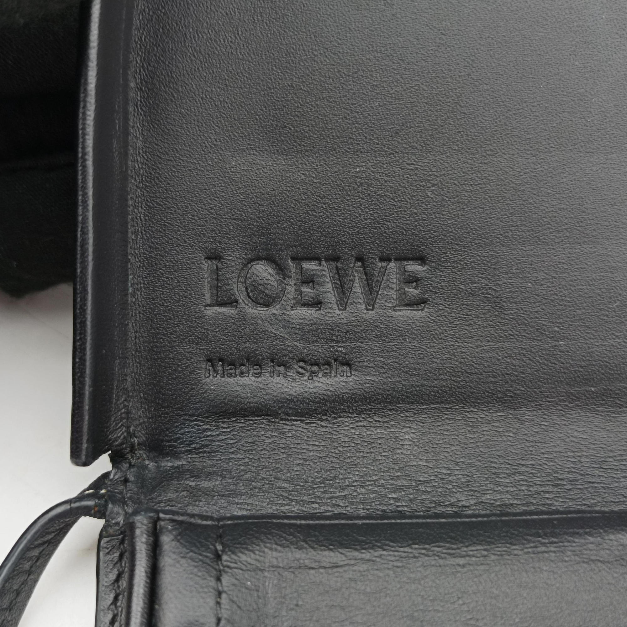 Pre-owned Loewe Heel Small Black Leather  shoulderbag | stylenewstar