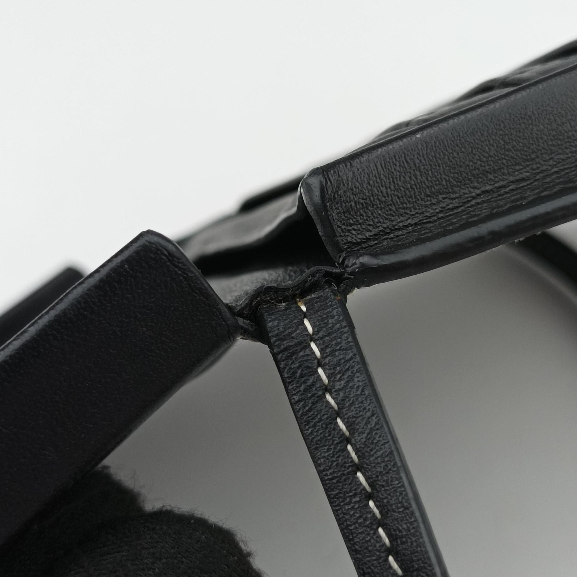 Pre-owned Loewe Heel Small Black Leather  shoulderbag | stylenewstar