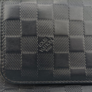 Pre-owned Louis Vuitton District PM Noir Damier Infini Leather N41033 shoulderbag | stylenewstar