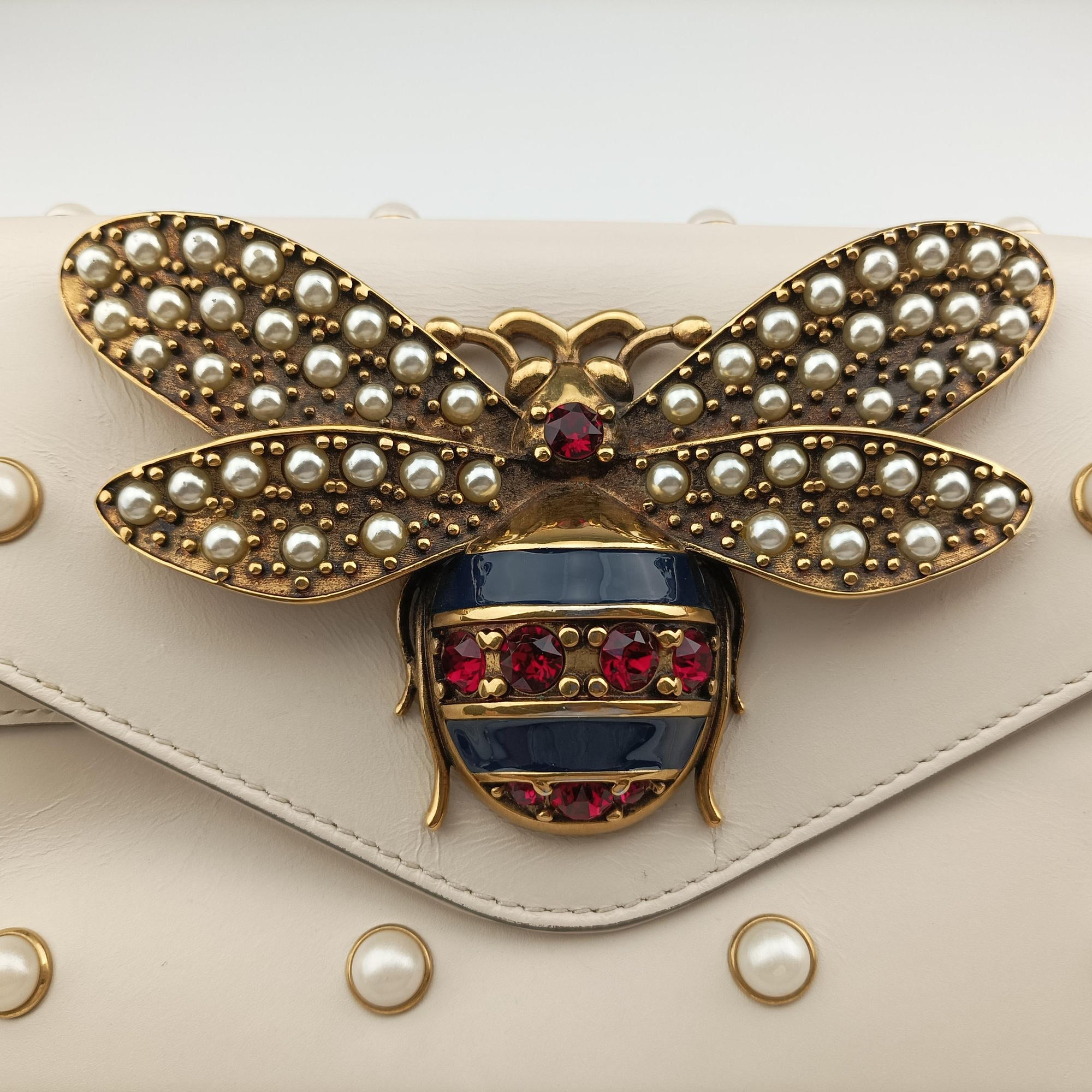 Pre-owned Gucci Broadway Pearl Bee White Leather 453778 shoulderbag | stylenewstar