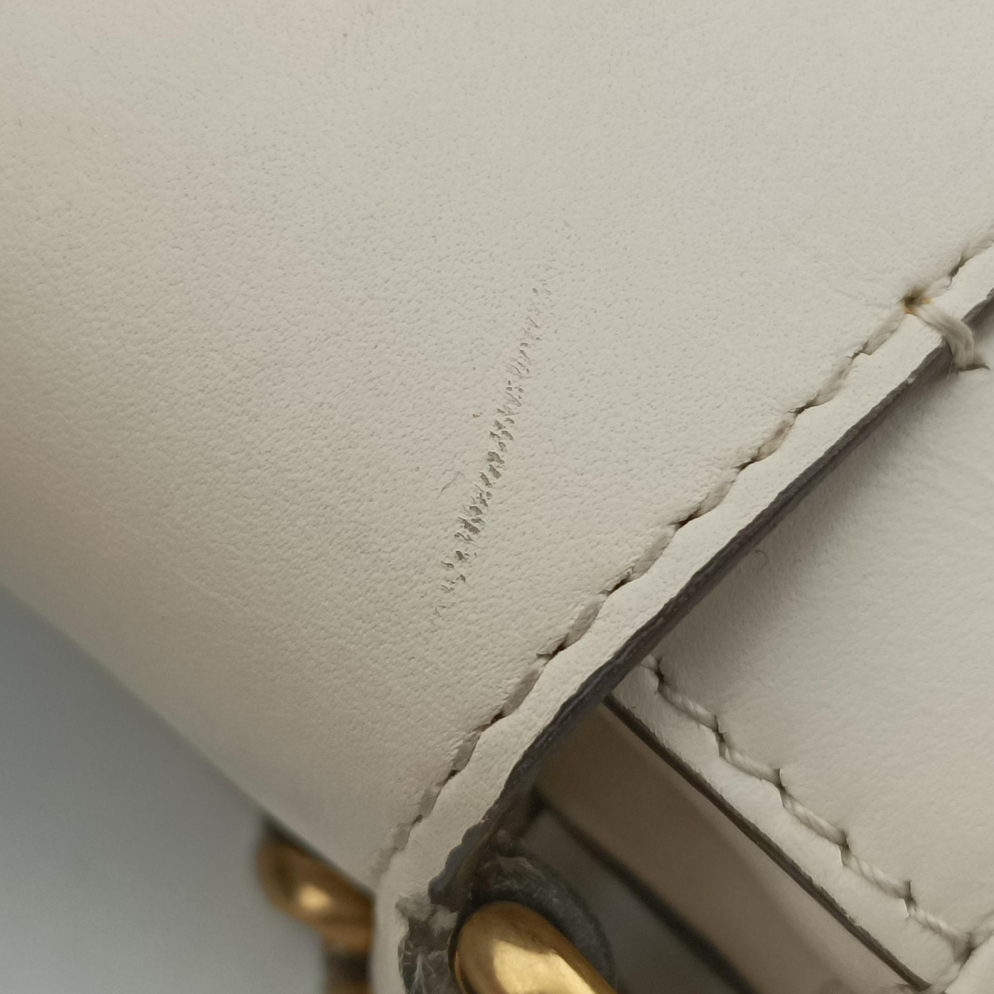 Pre-owned Gucci Broadway Pearl Bee White Leather 453778 shoulderbag | stylenewstar
